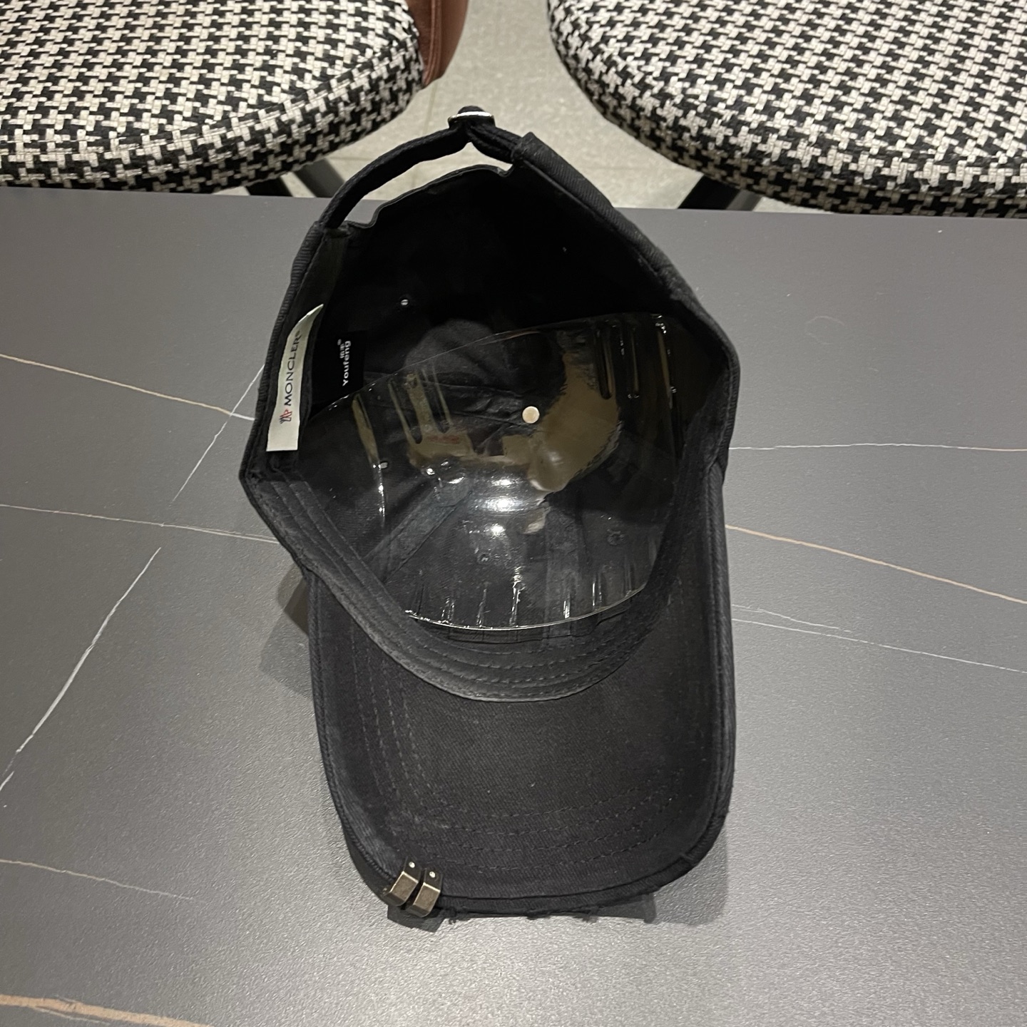 MONCLER（蒙口）早春新款洗水做旧破洞棒球帽，男女同款