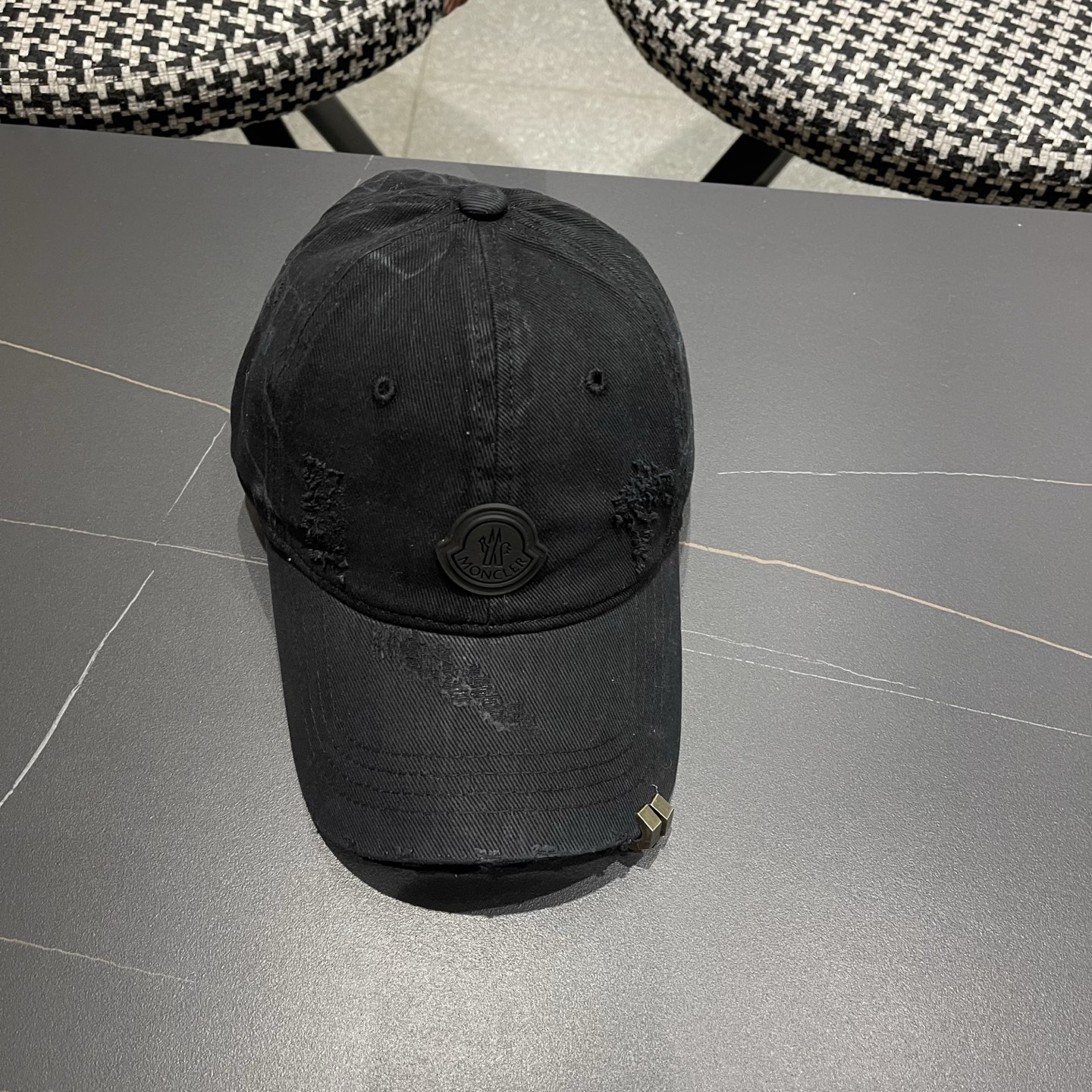 MONCLER（蒙口）早春新款洗水做旧破洞棒球帽，男女同款