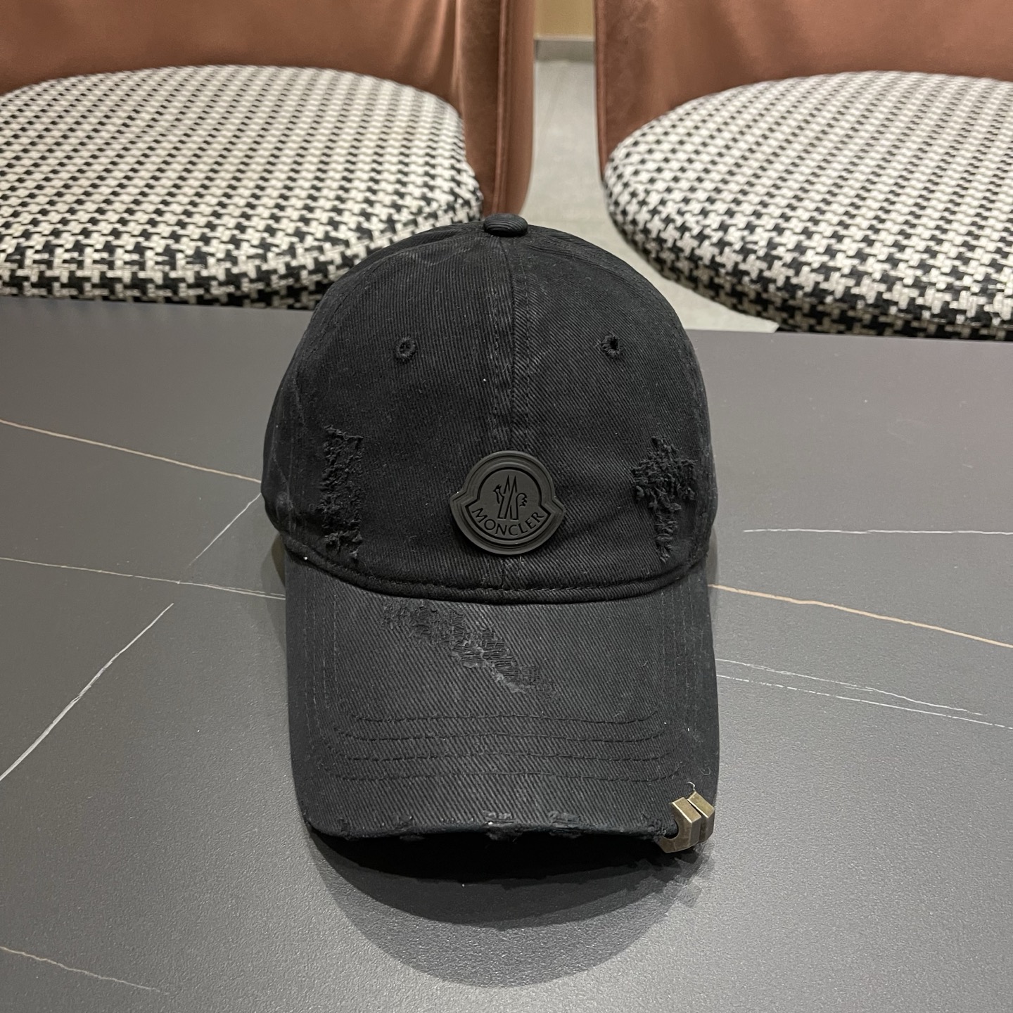 MONCLER（蒙口）早春新款洗水做旧破洞棒球帽，男女同款
