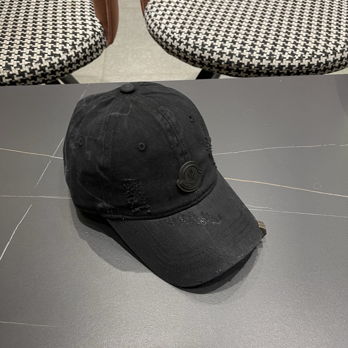 MONCLER（蒙口）早春新款洗水做旧破洞棒球帽，男女同款