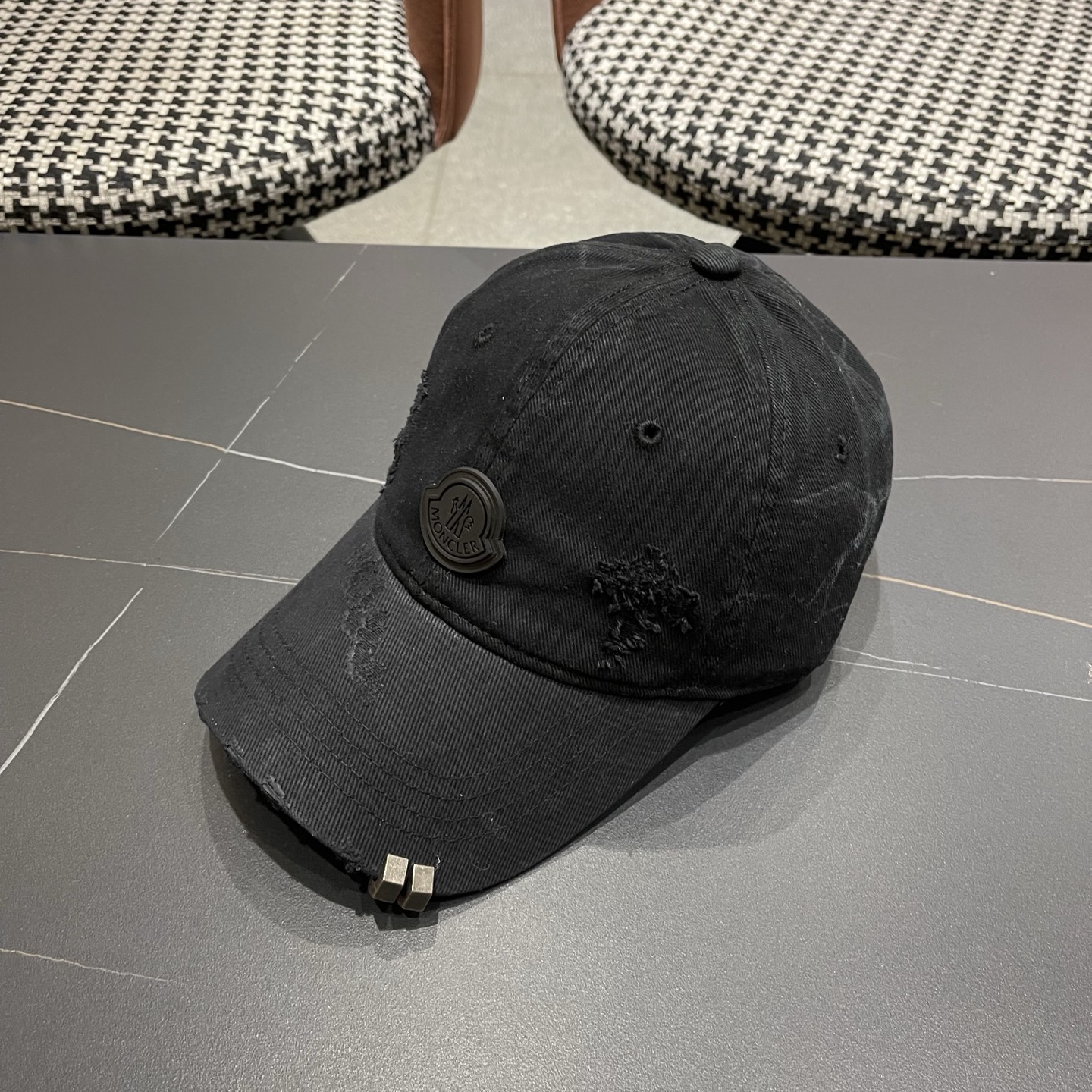 MONCLER（蒙口）早春新款洗水做旧破洞棒球帽，男女同款