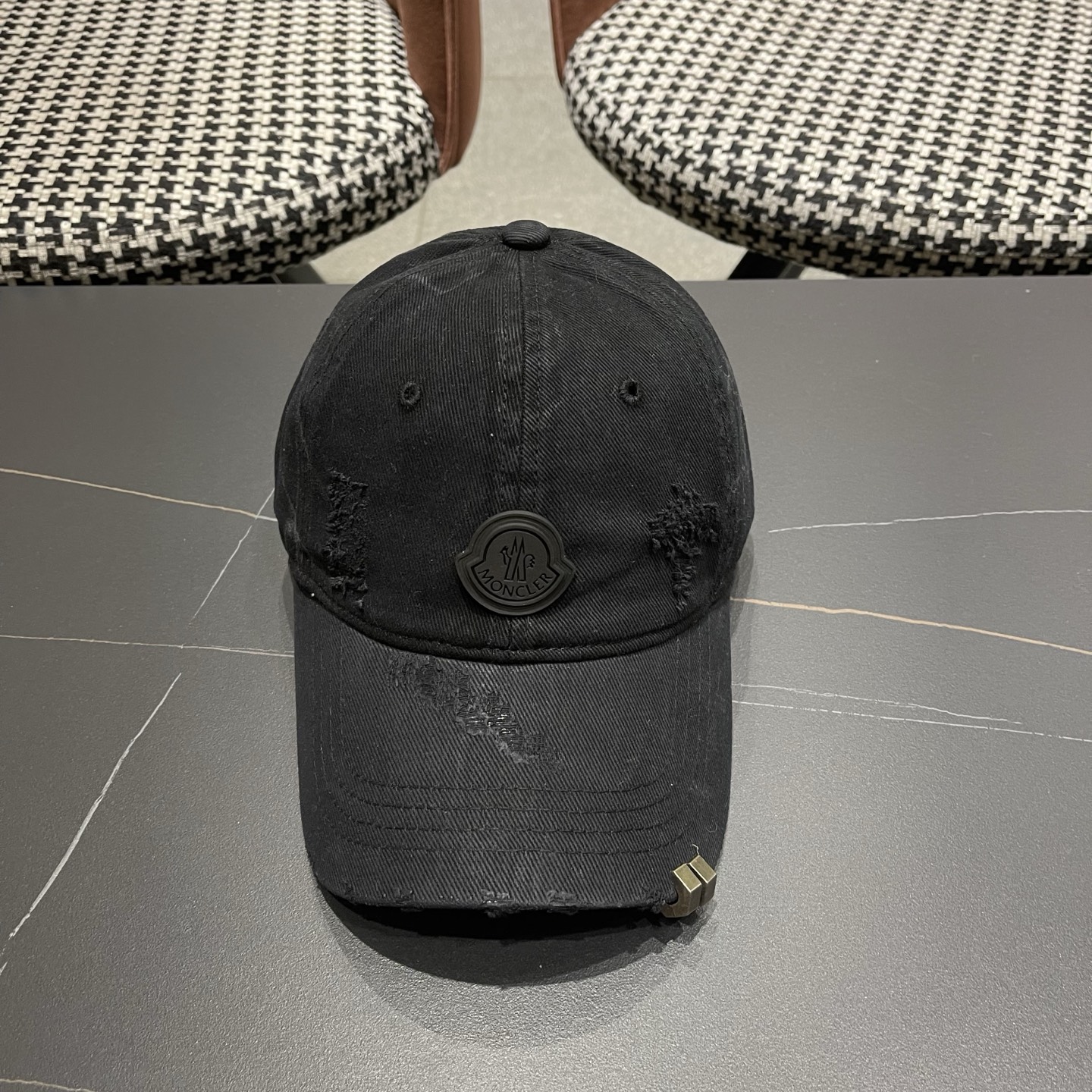 MONCLER（蒙口）早春新款洗水做旧破洞棒球帽，男女同款