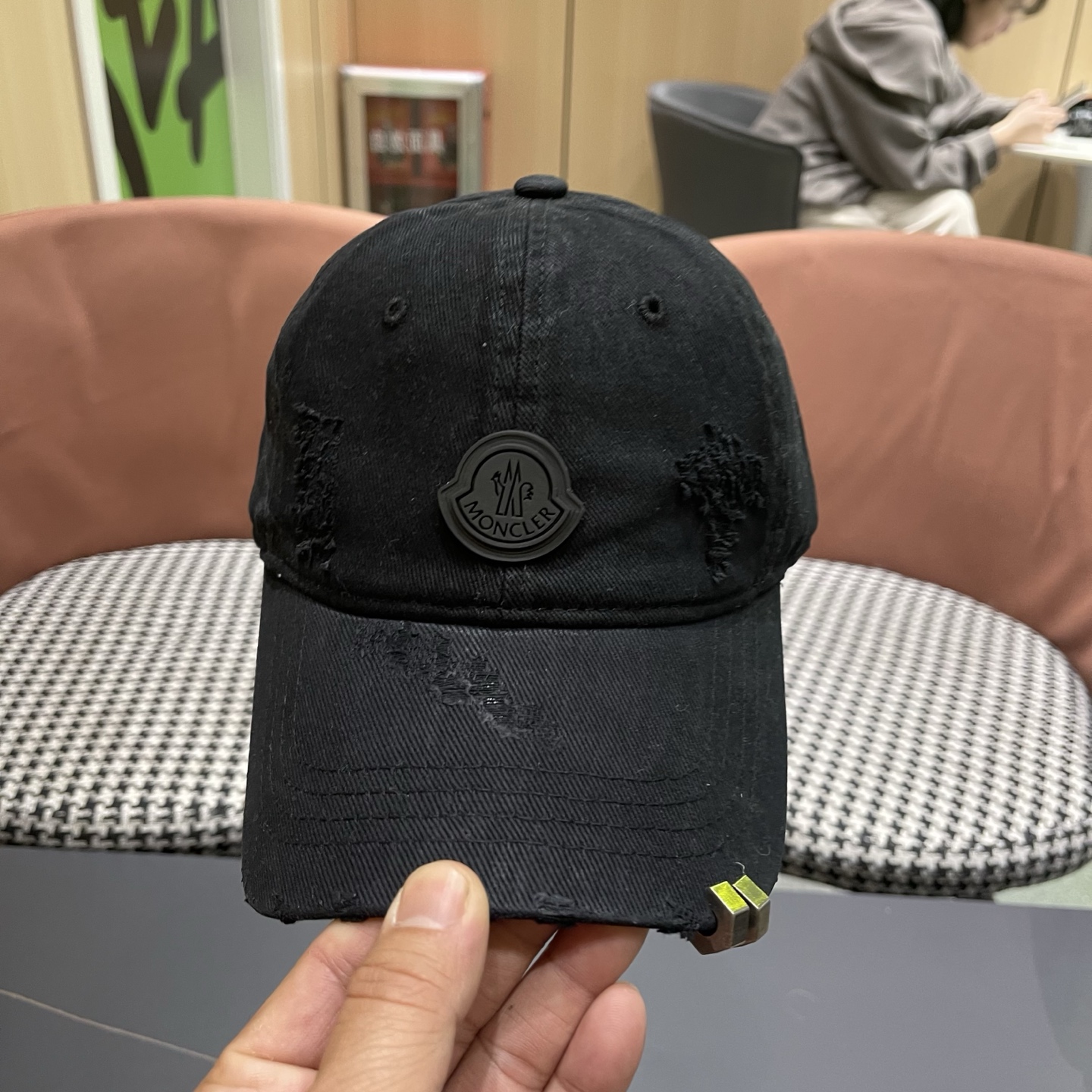 MONCLER（蒙口）早春新款洗水做旧破洞棒球帽，男女同款