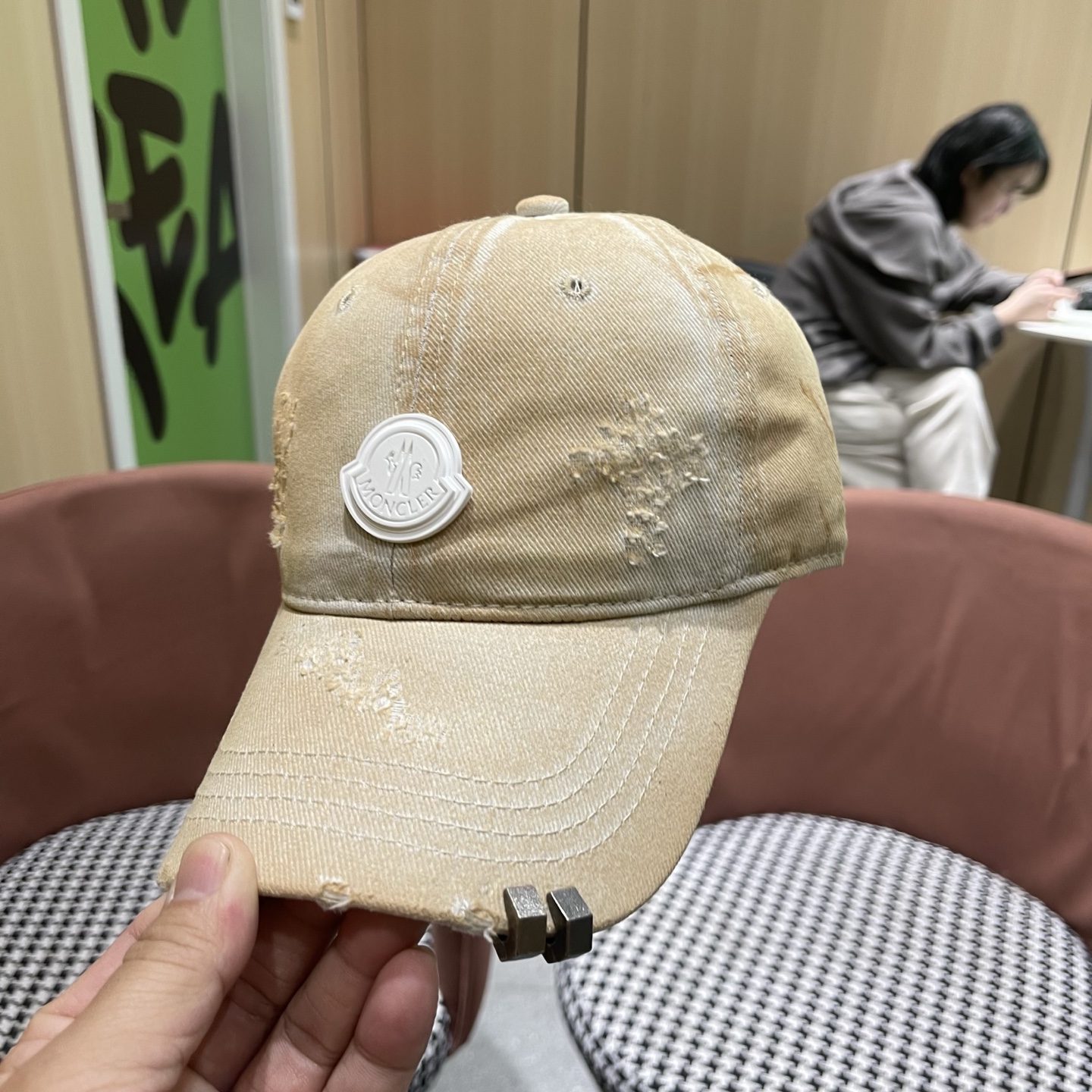 MONCLER（蒙口）早春新款洗水做旧破洞棒球帽，男女同款