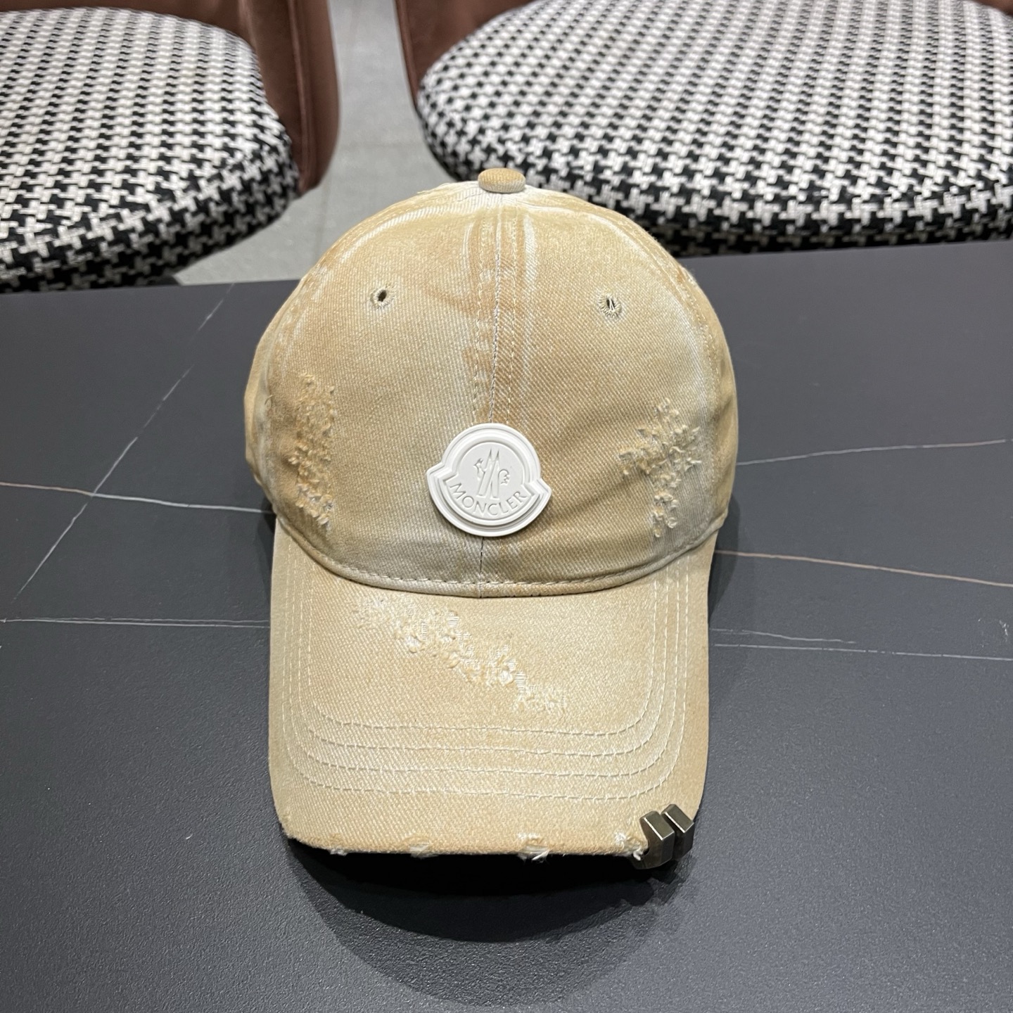 MONCLER（蒙口）早春新款洗水做旧破洞棒球帽，男女同款