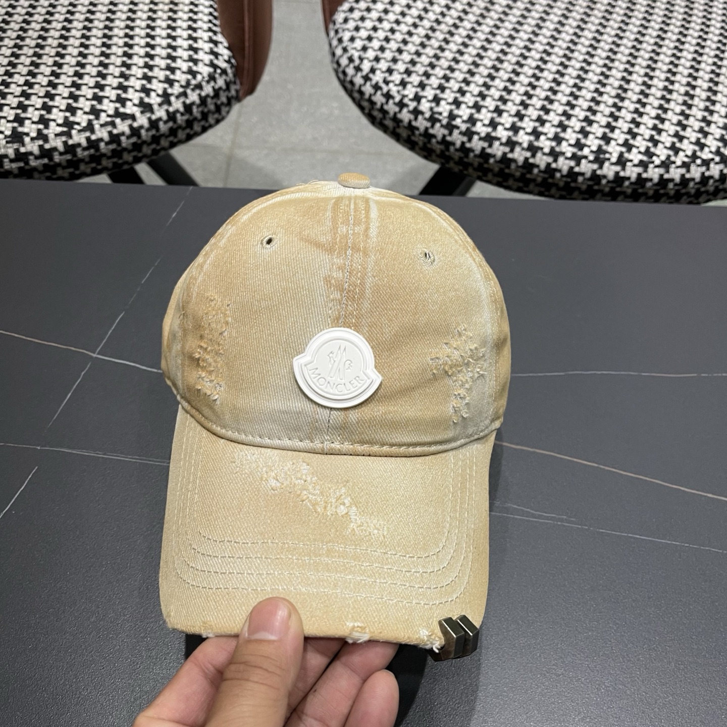 MONCLER（蒙口）早春新款洗水做旧破洞棒球帽，男女同款