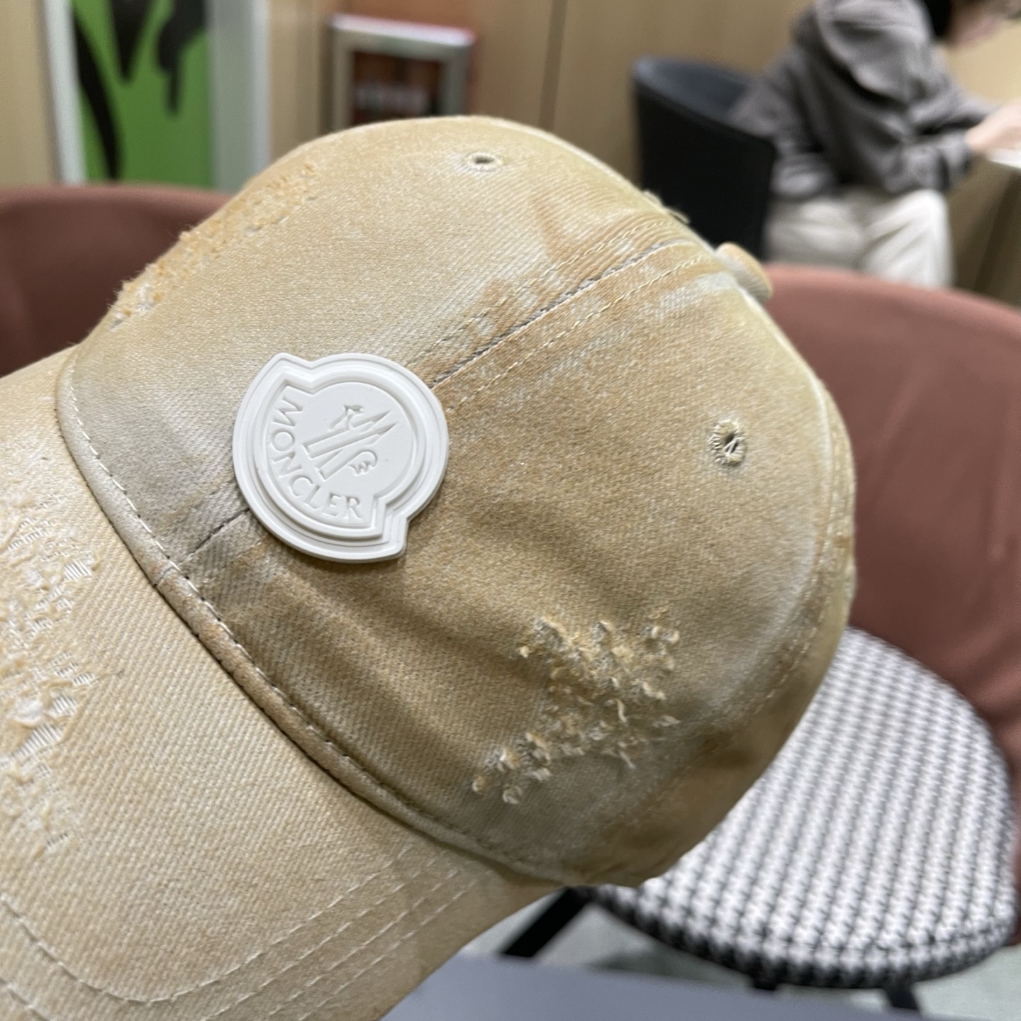 MONCLER（蒙口）早春新款洗水做旧破洞棒球帽，男女同款