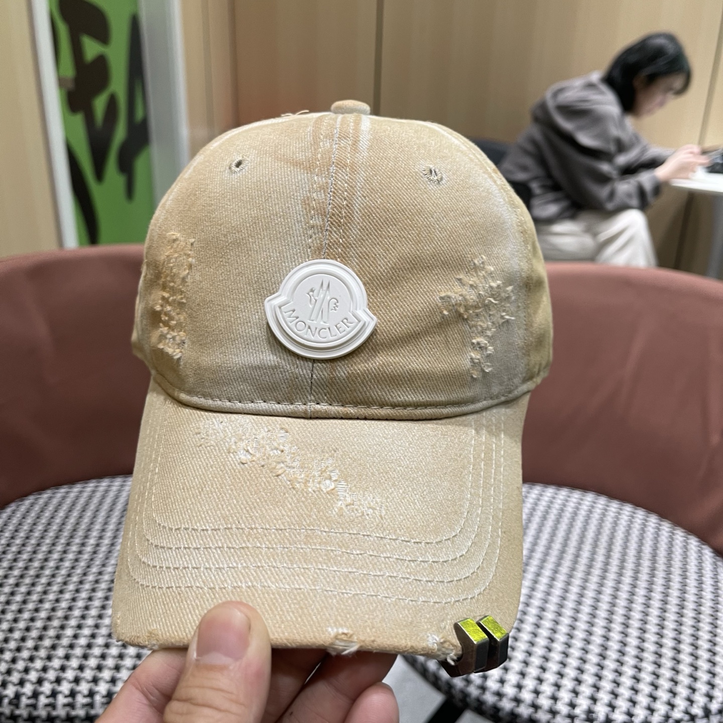 MONCLER（蒙口）早春新款洗水做旧破洞棒球帽，男女同款