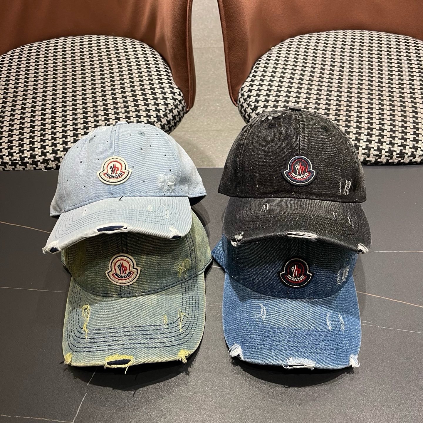 MONCLER蒙口带钻牛仔棒球帽🧢，欧美重工手法，曰韩潮流，时尚大气，帅哥美女必入款❤️❤️旅游出行必备