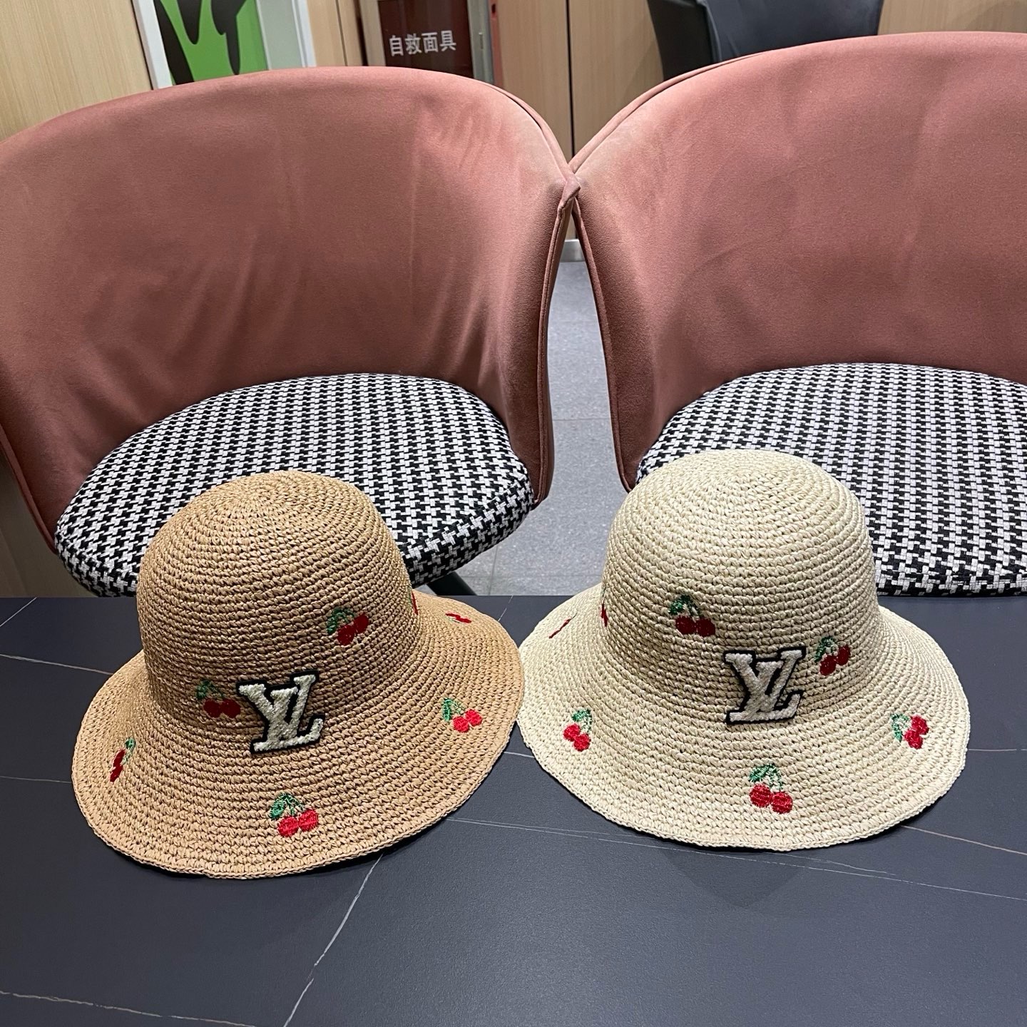 LV路易威登 彩虹编织草帽渔夫帽女 2026新款百搭防晒帽子遮阳帽海边出游沙滩帽
