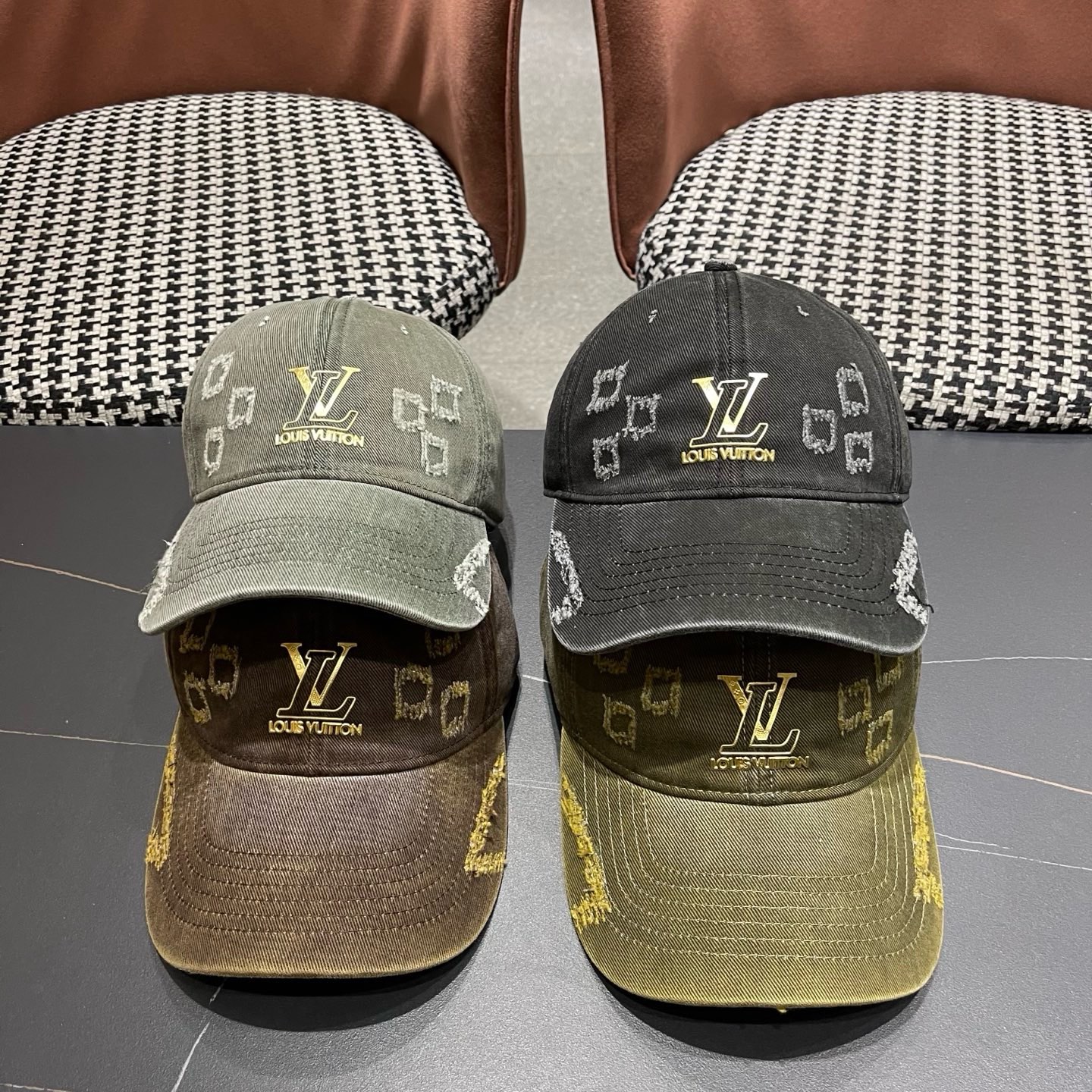 LV路易威登 新款春季帽子复古做旧破洞磨边字母棒球帽宽帽檐大脸显脸小