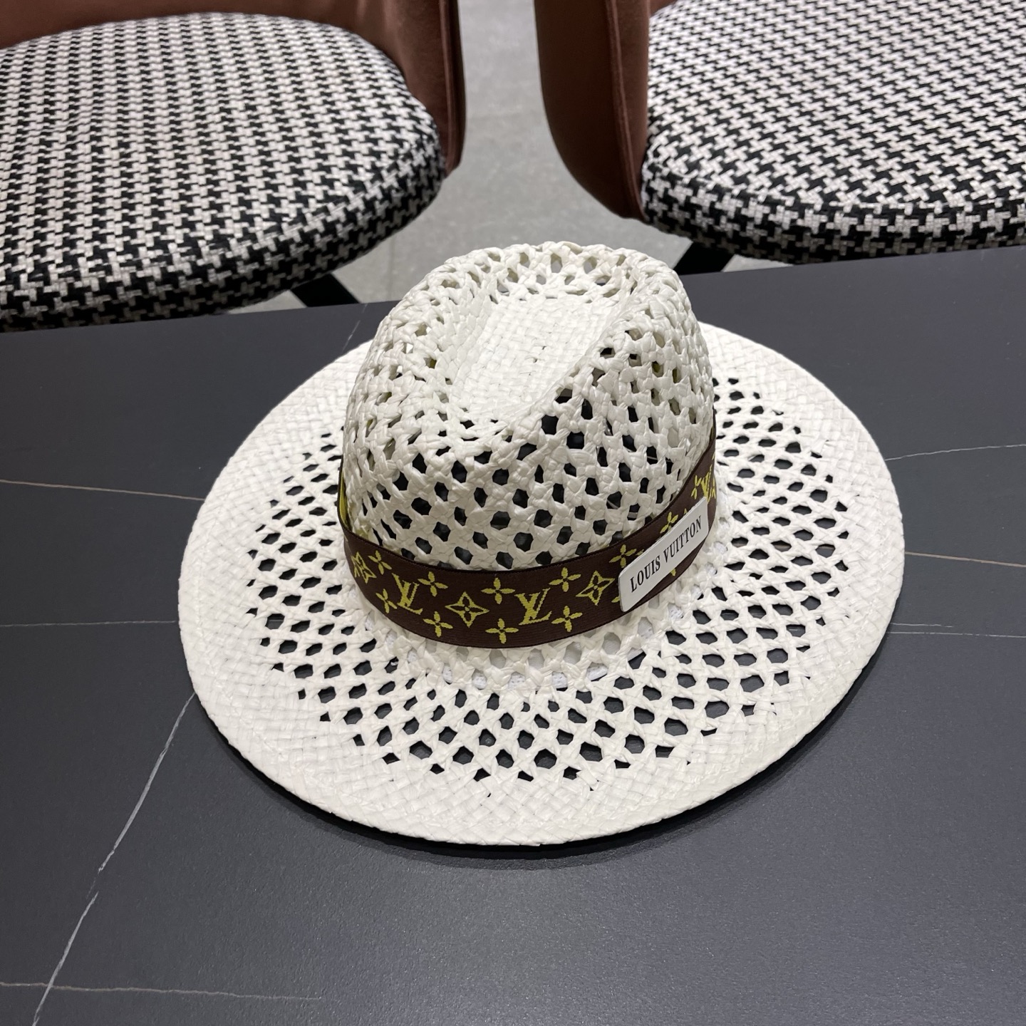 LV路易威登 新款复古巴拿马草帽女夏季镂空编织防晒遮阳帽小头围度假礼帽