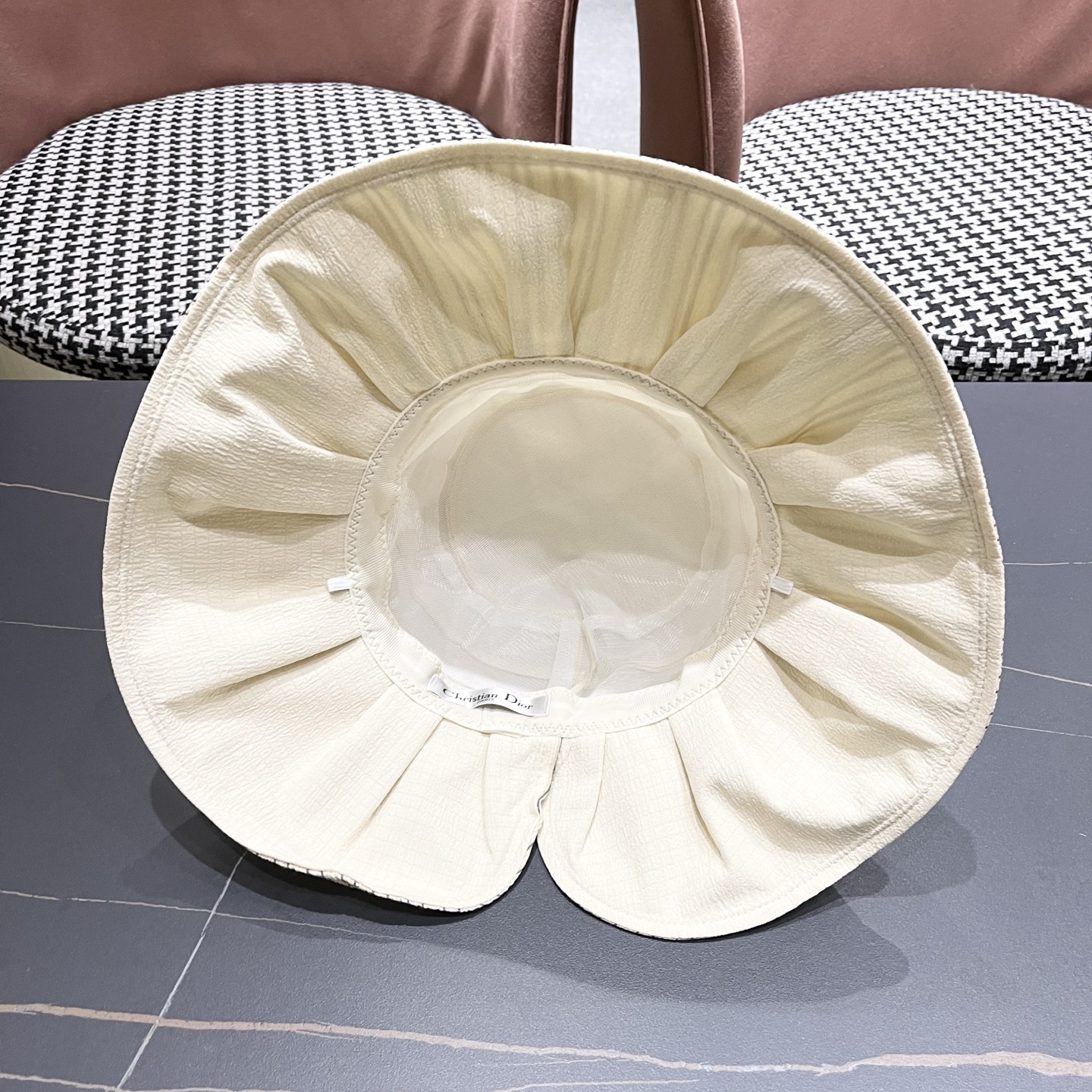 迪奥Dior 渔夫帽女高级感交叉系绳蝴蝶结帽女韩国夏天防紫外线大沿遮阳帽子
