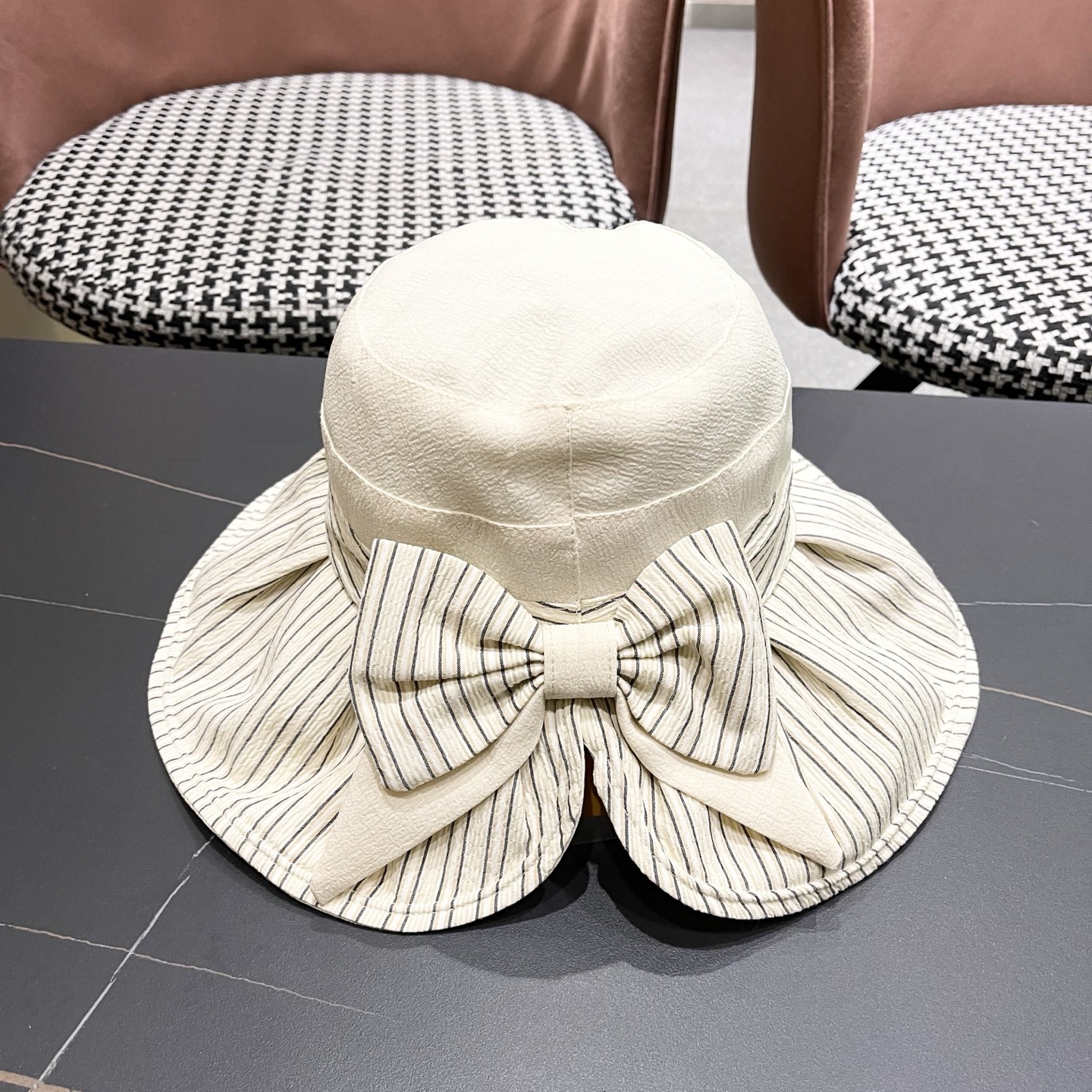 迪奥Dior 渔夫帽女高级感交叉系绳蝴蝶结帽女韩国夏天防紫外线大沿遮阳帽子