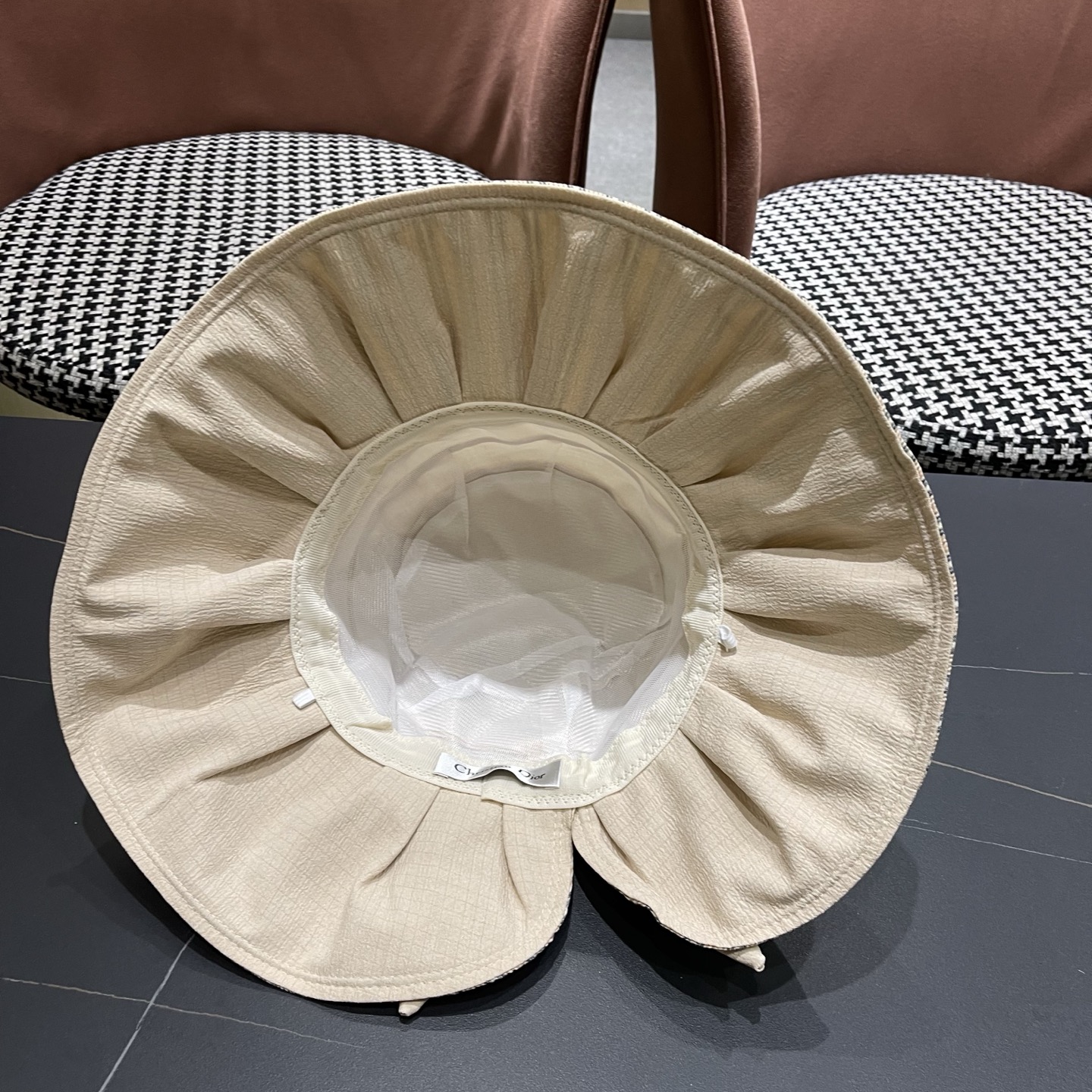 迪奥Dior 渔夫帽女高级感交叉系绳蝴蝶结帽女韩国夏天防紫外线大沿遮阳帽子