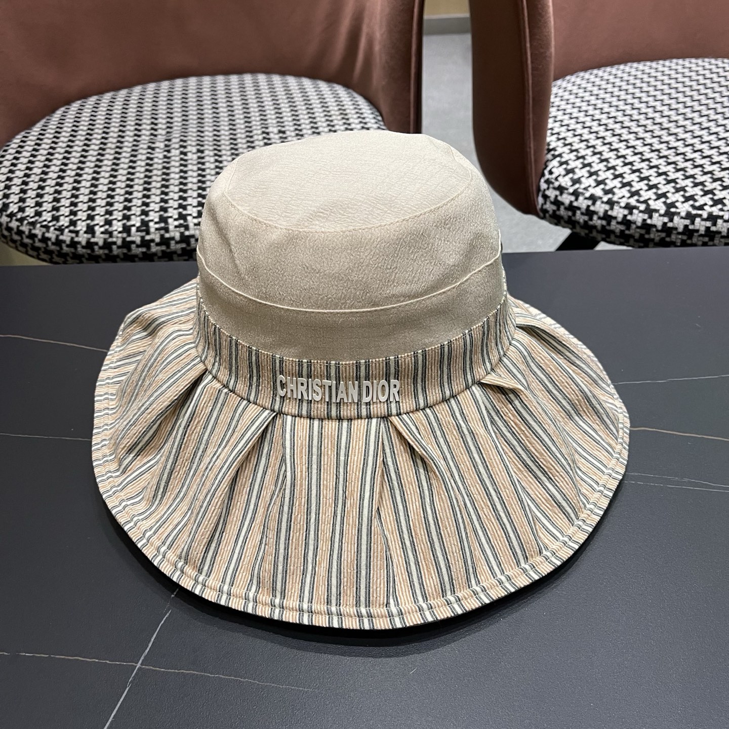 迪奥Dior 渔夫帽女高级感交叉系绳蝴蝶结帽女韩国夏天防紫外线大沿遮阳帽子