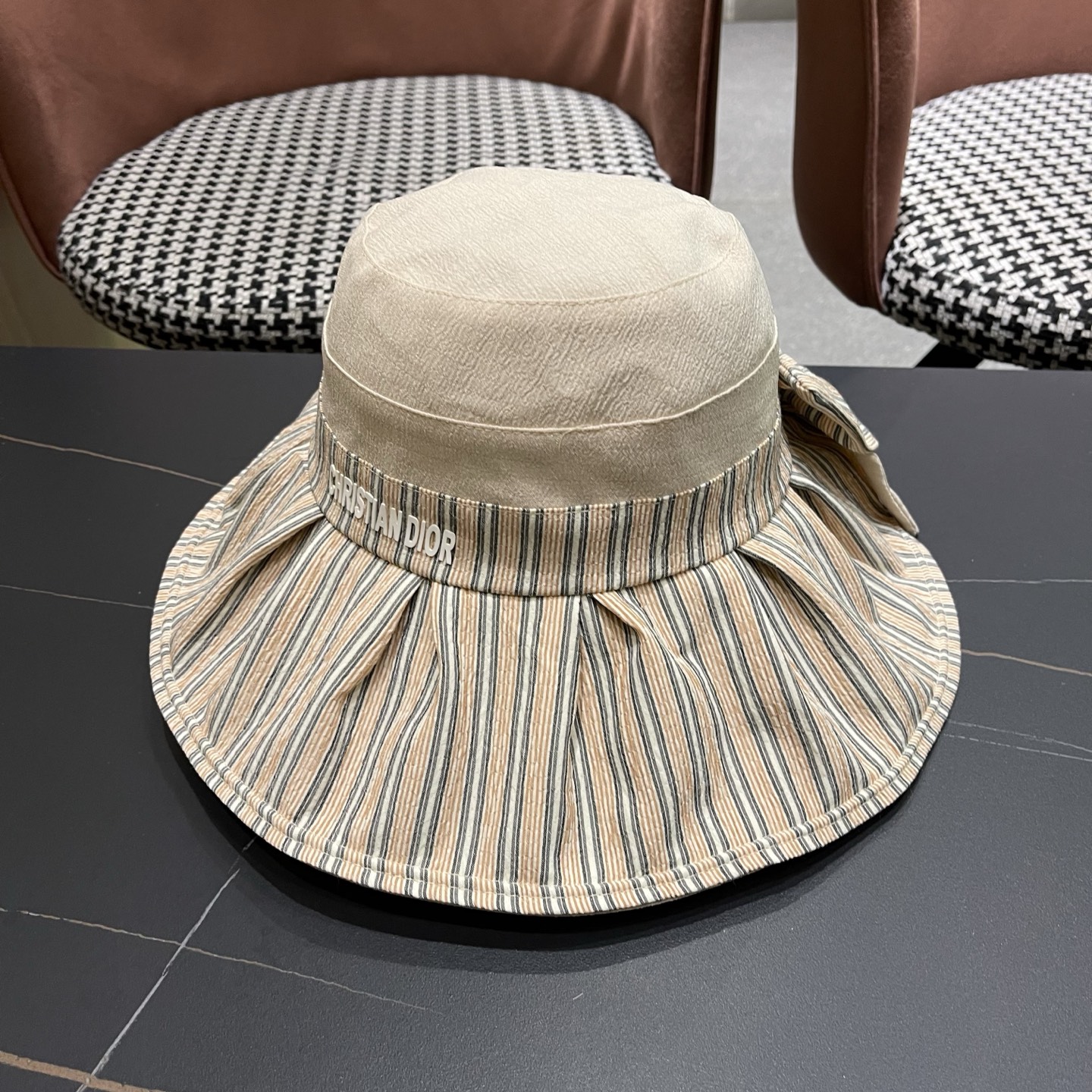 迪奥Dior 渔夫帽女高级感交叉系绳蝴蝶结帽女韩国夏天防紫外线大沿遮阳帽子