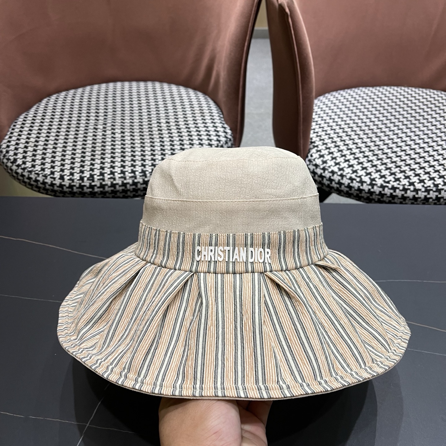 迪奥Dior 渔夫帽女高级感交叉系绳蝴蝶结帽女韩国夏天防紫外线大沿遮阳帽子