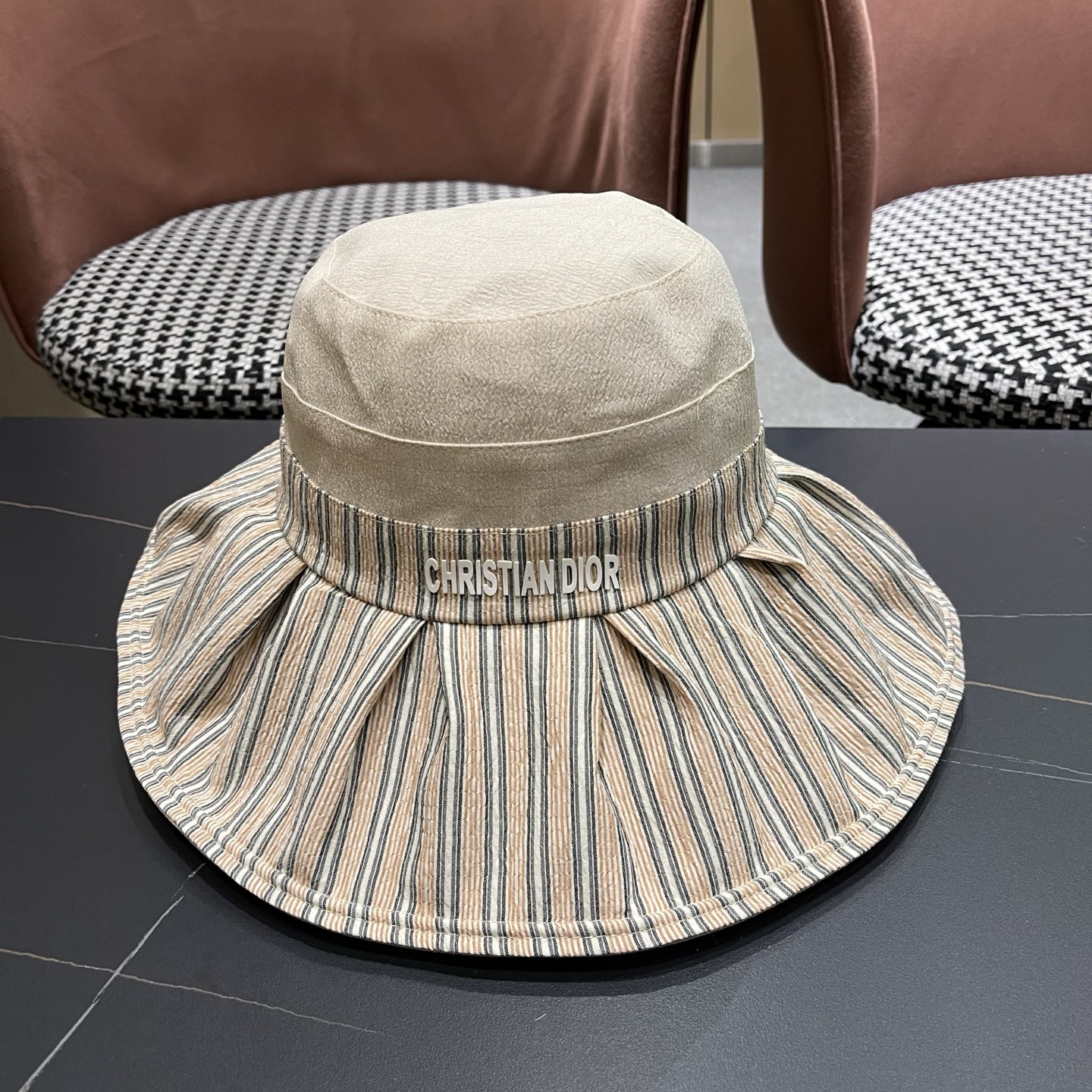 迪奥Dior 渔夫帽女高级感交叉系绳蝴蝶结帽女韩国夏天防紫外线大沿遮阳帽子