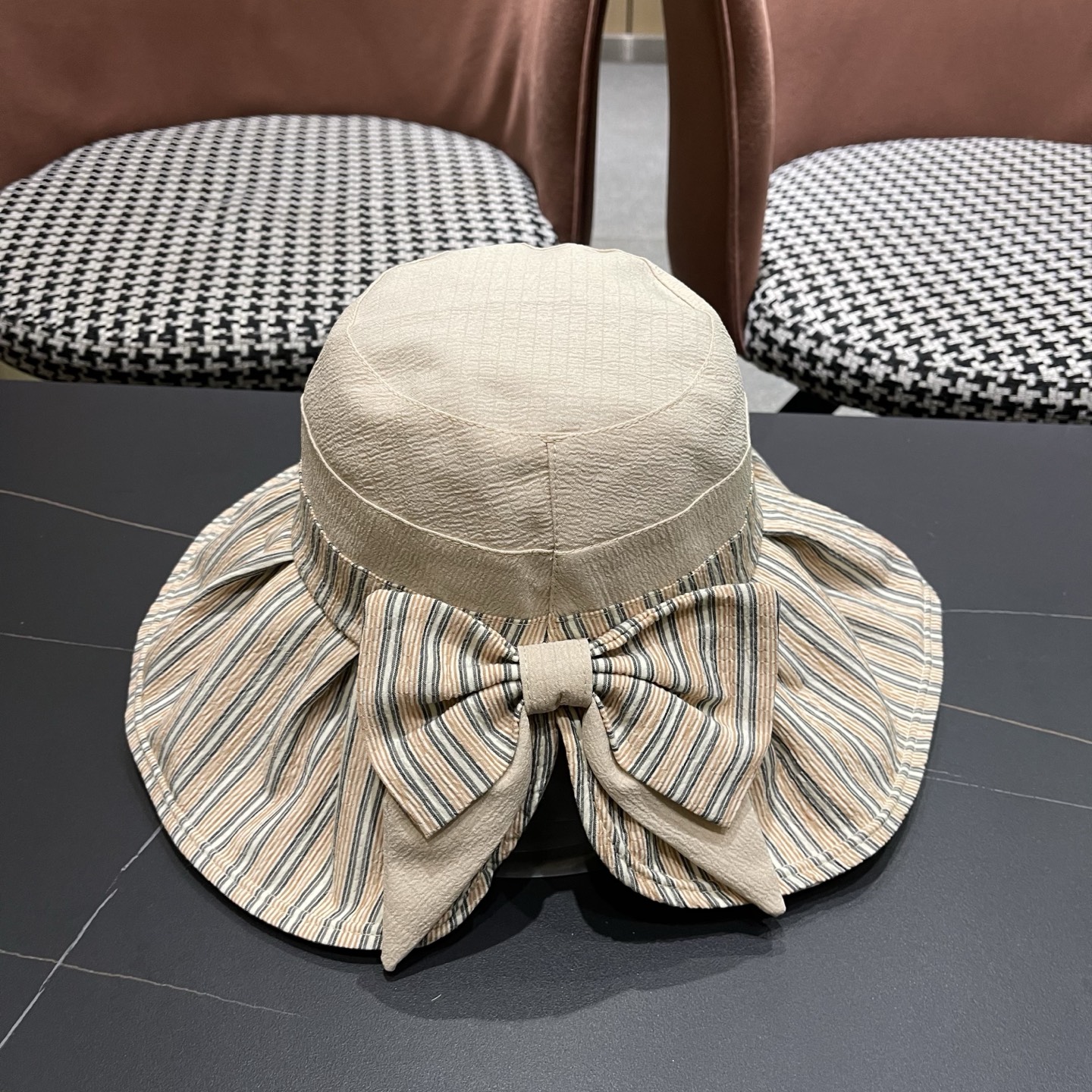 迪奥Dior 渔夫帽女高级感交叉系绳蝴蝶结帽女韩国夏天防紫外线大沿遮阳帽子