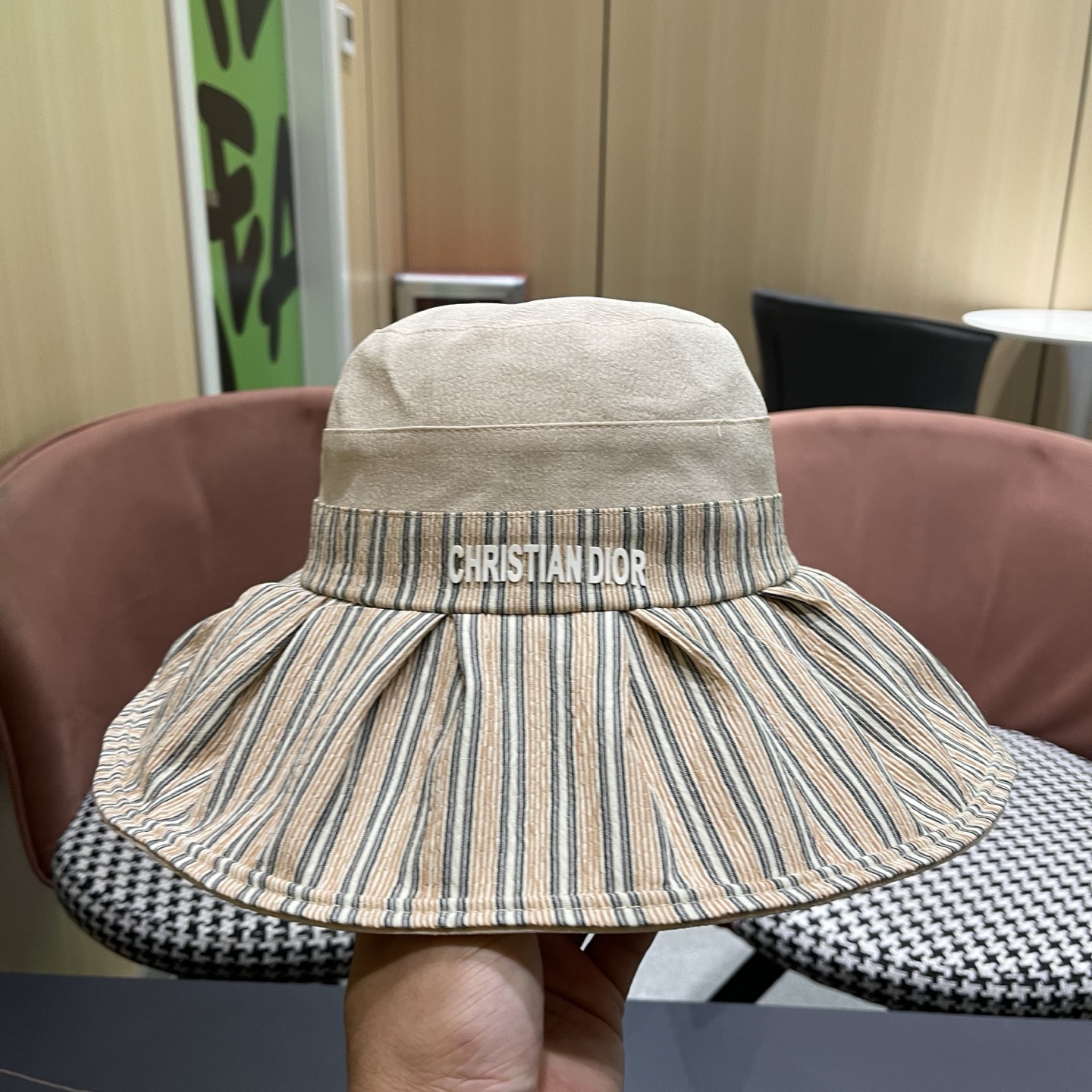 迪奥Dior 渔夫帽女高级感交叉系绳蝴蝶结帽女韩国夏天防紫外线大沿遮阳帽子