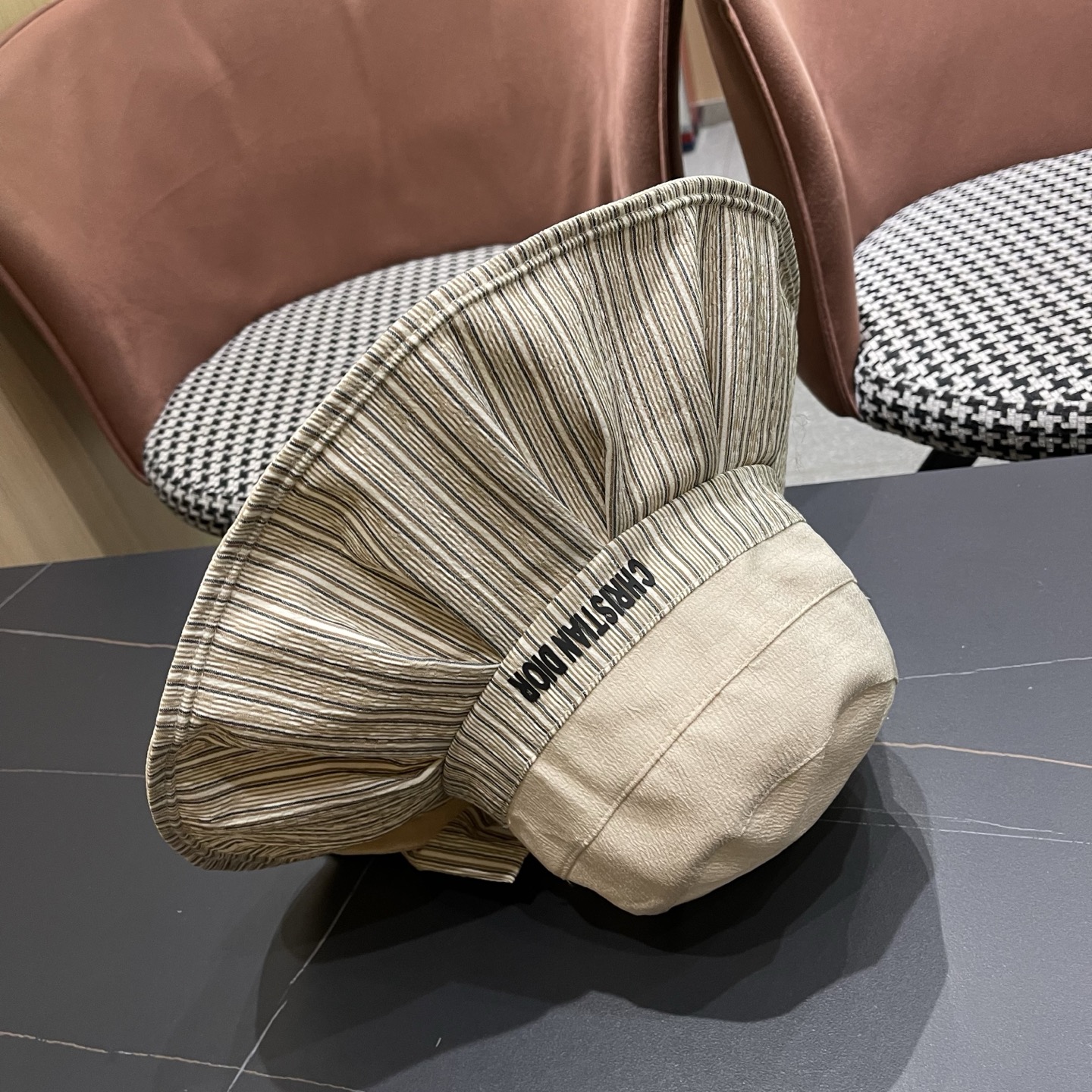 迪奥Dior 渔夫帽女高级感交叉系绳蝴蝶结帽女韩国夏天防紫外线大沿遮阳帽子