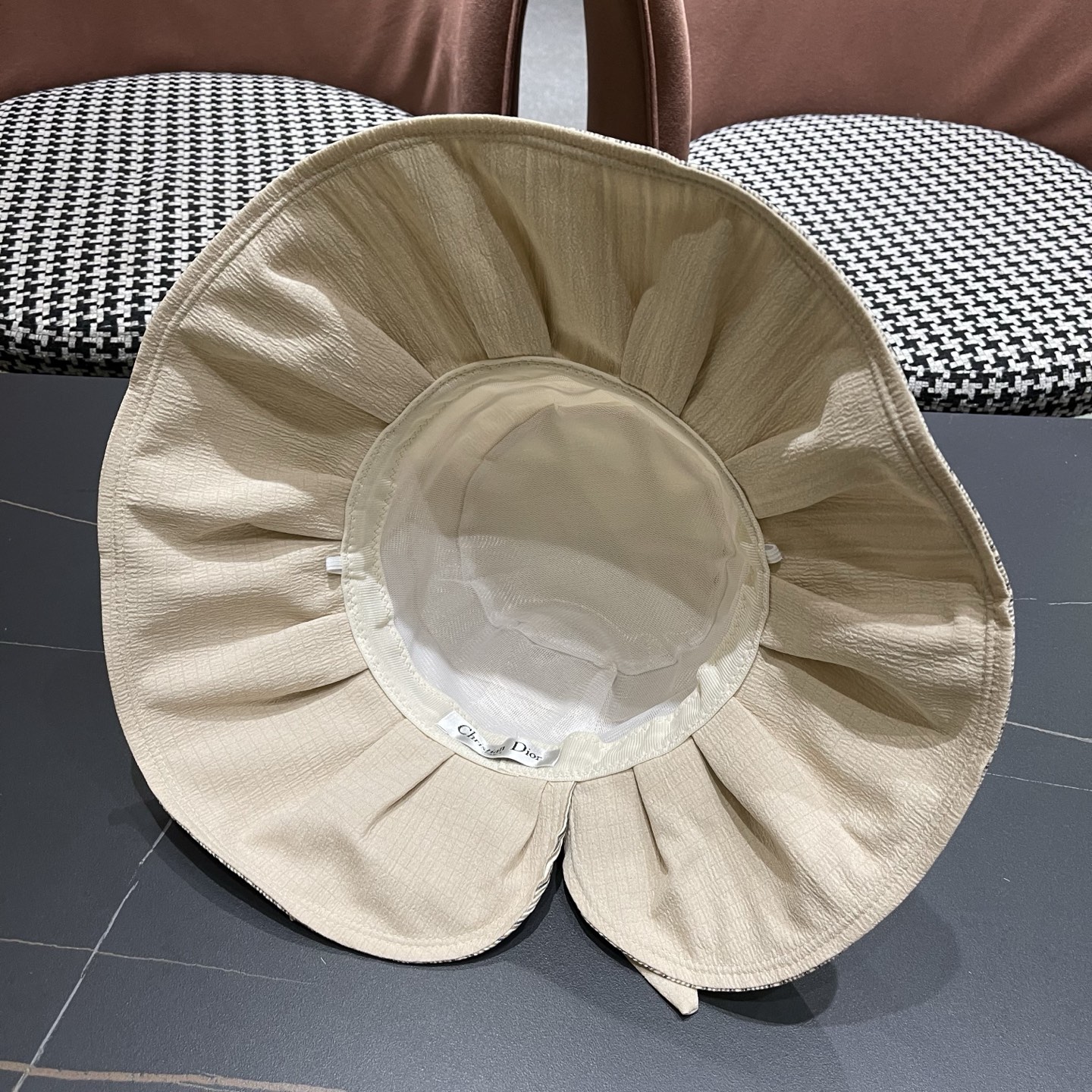 迪奥Dior 渔夫帽女高级感交叉系绳蝴蝶结帽女韩国夏天防紫外线大沿遮阳帽子