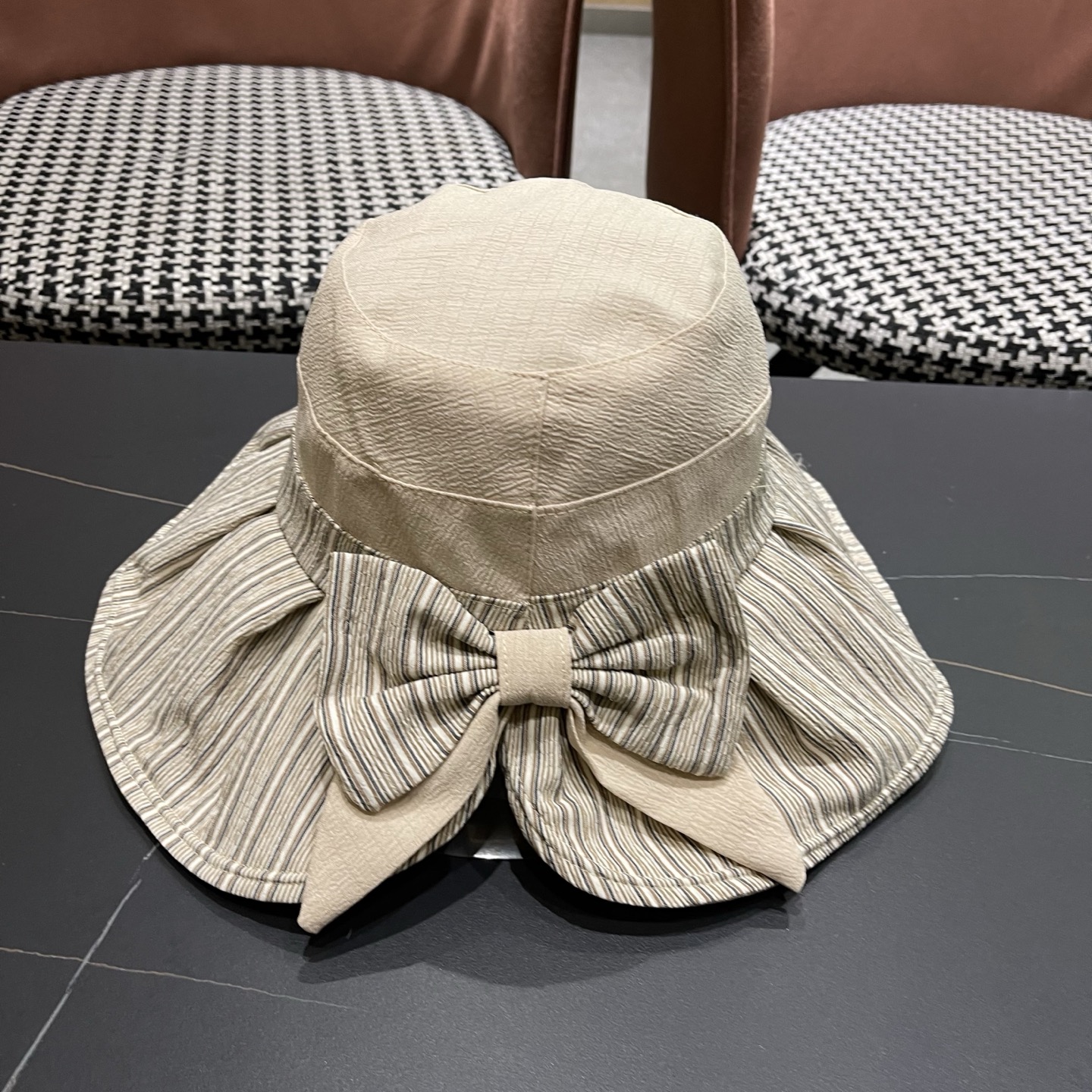 迪奥Dior 渔夫帽女高级感交叉系绳蝴蝶结帽女韩国夏天防紫外线大沿遮阳帽子
