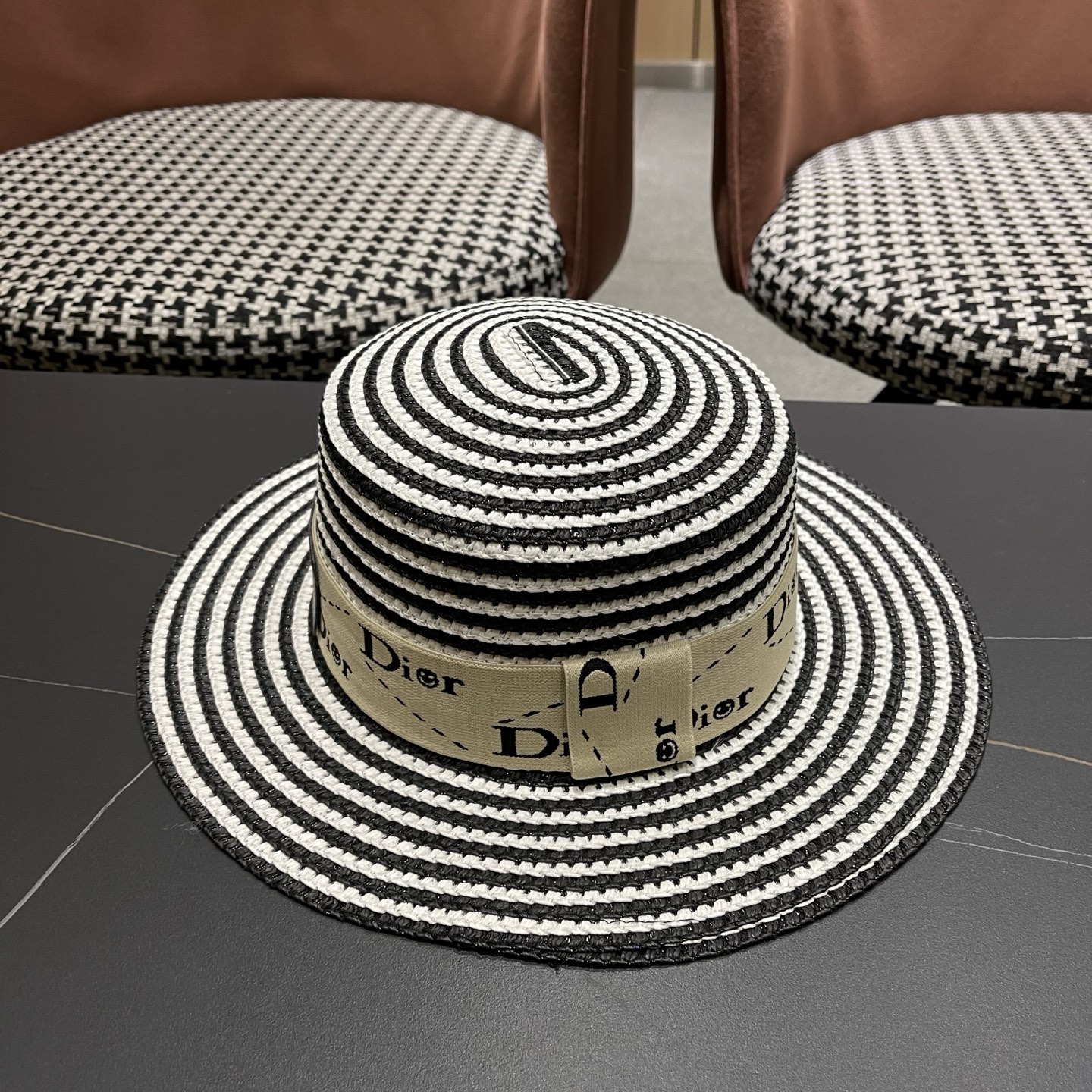 Dior迪奥 新款夏季草编平顶礼帽女款遮阳防晒海边沙滩帽英伦复古时尚