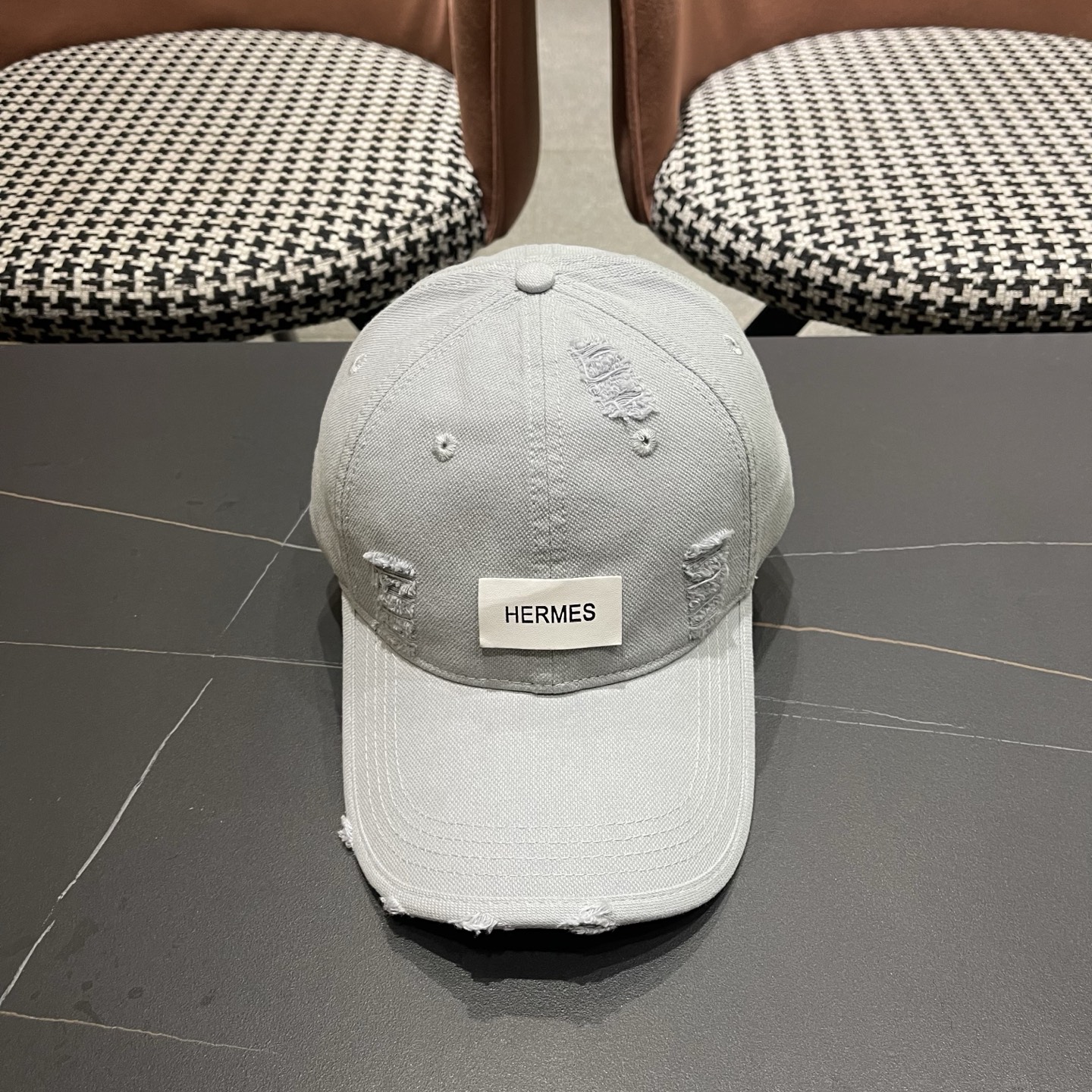 HERMÈS (爱马仕)最新款棒球帽 做工细致，时尚帅气质量超赞！