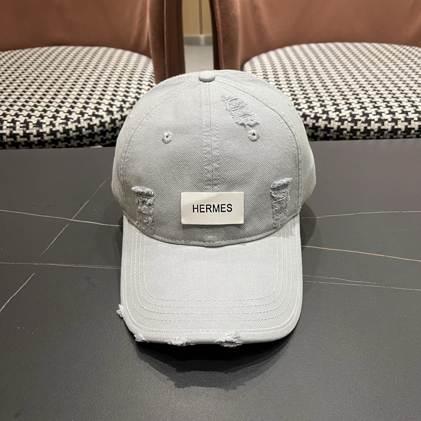 HERMÈS (爱马仕)最新款棒球帽 做工细致，时尚帅气质量超赞！