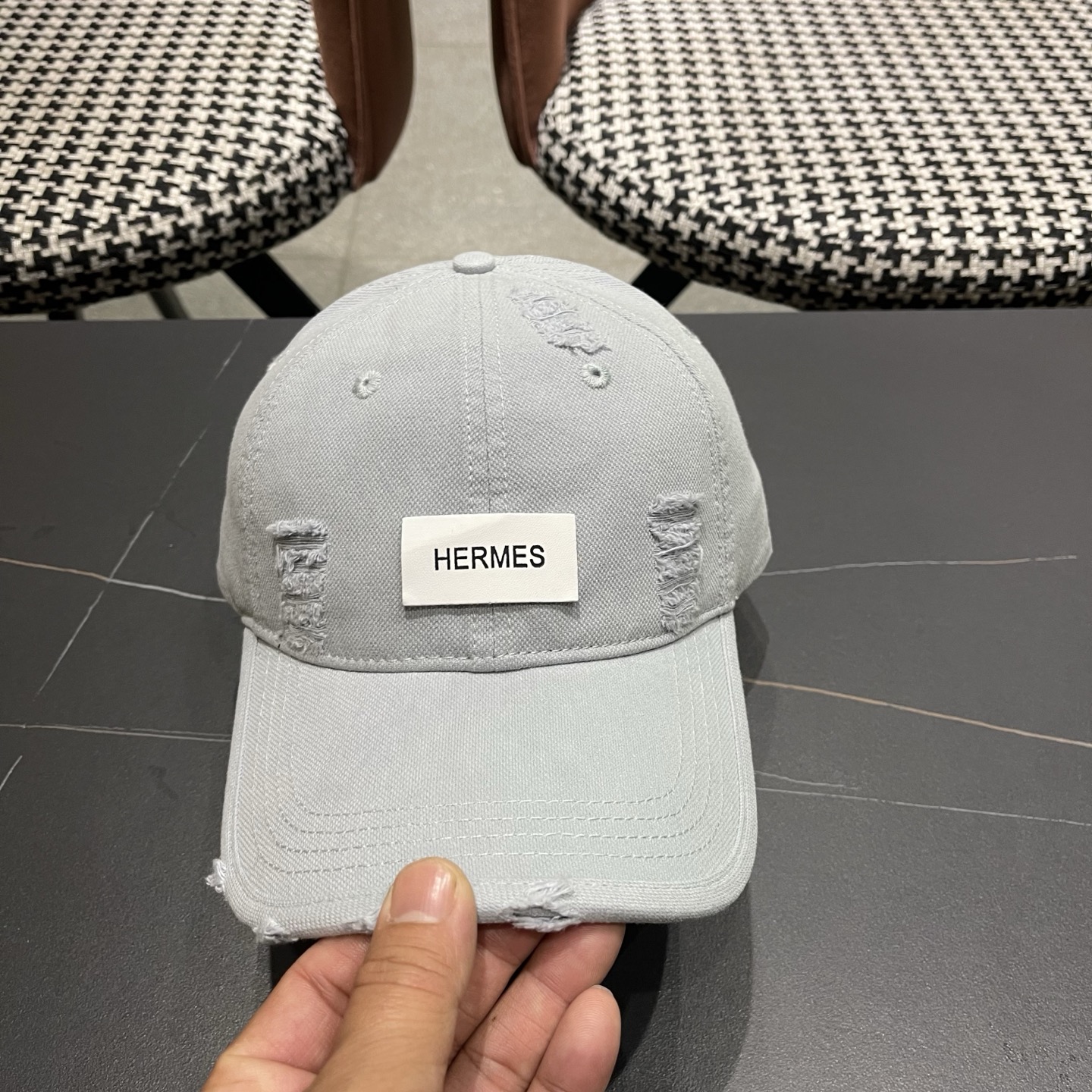 HERMÈS (爱马仕)最新款棒球帽 做工细致，时尚帅气质量超赞！