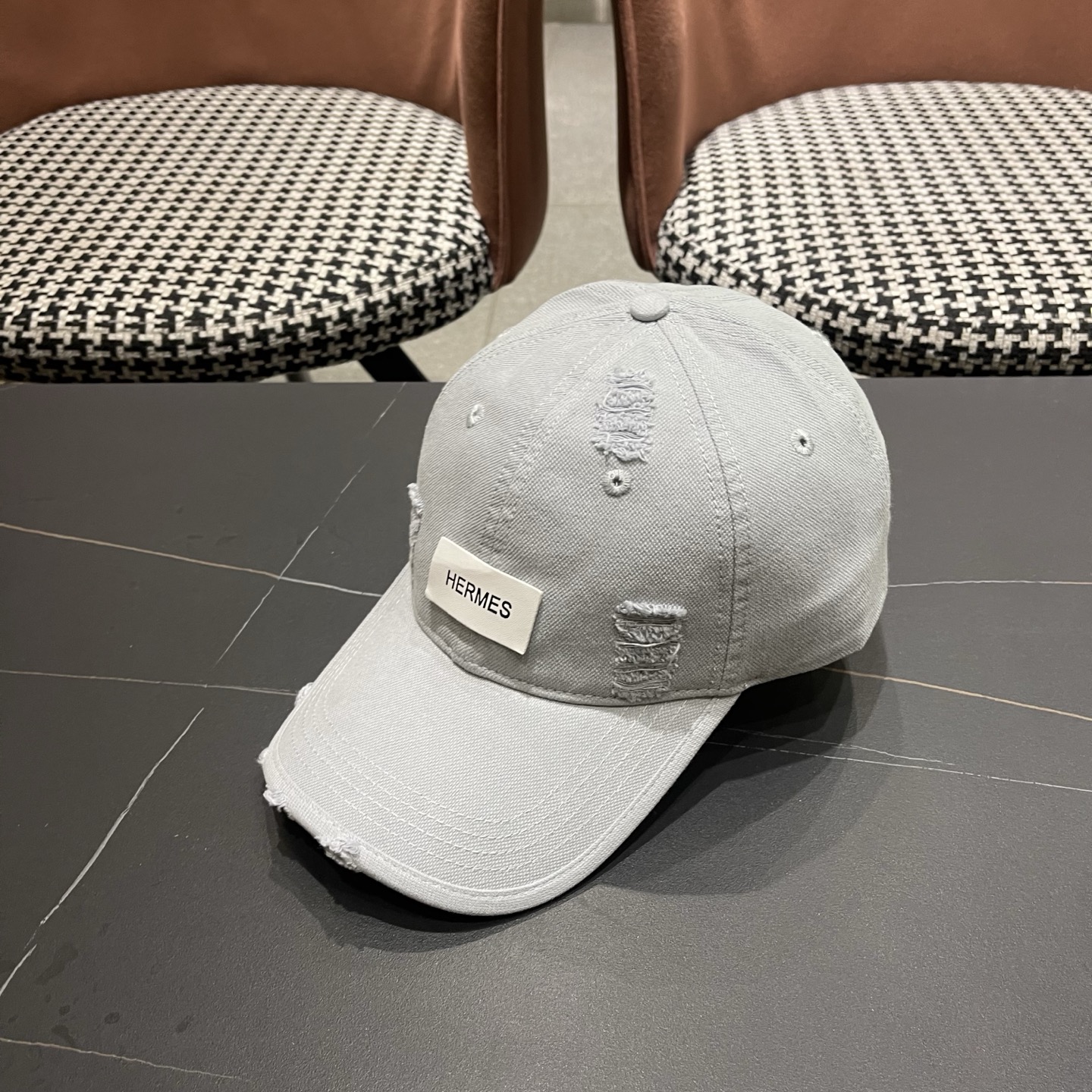 HERMÈS (爱马仕)最新款棒球帽 做工细致，时尚帅气质量超赞！