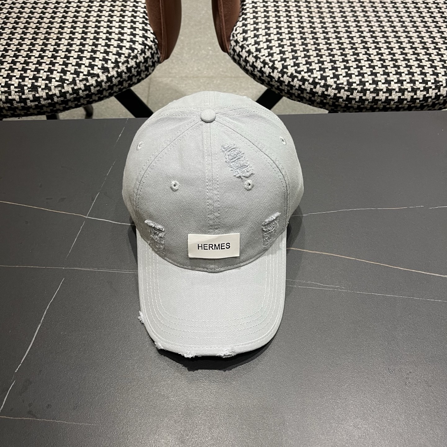 HERMÈS (爱马仕)最新款棒球帽 做工细致，时尚帅气质量超赞！