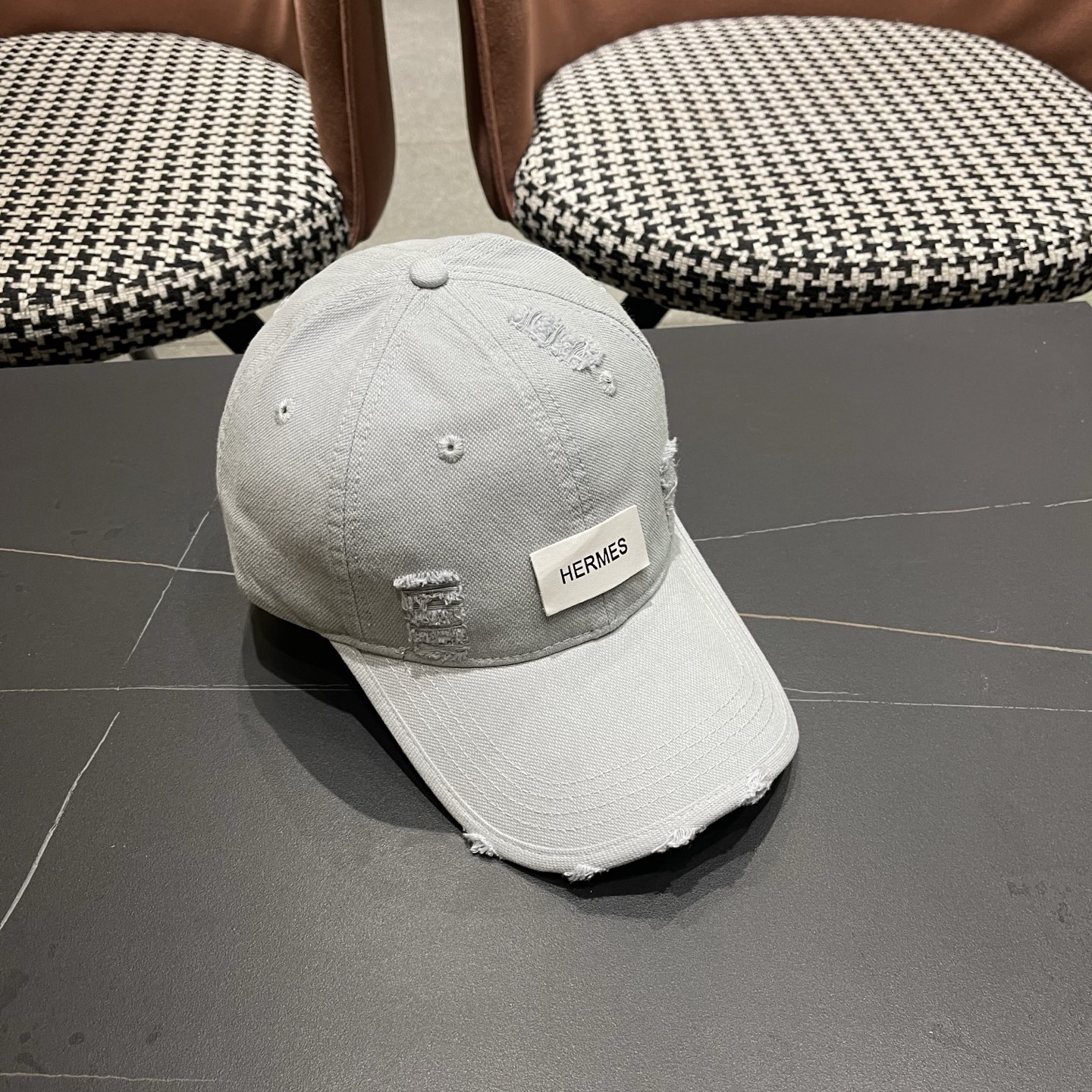 HERMÈS (爱马仕)最新款棒球帽 做工细致，时尚帅气质量超赞！