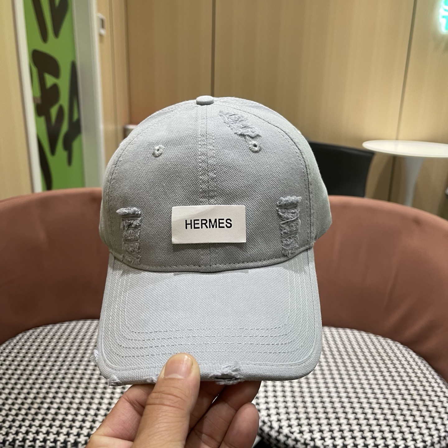 HERMÈS (爱马仕)最新款棒球帽 做工细致，时尚帅气质量超赞！
