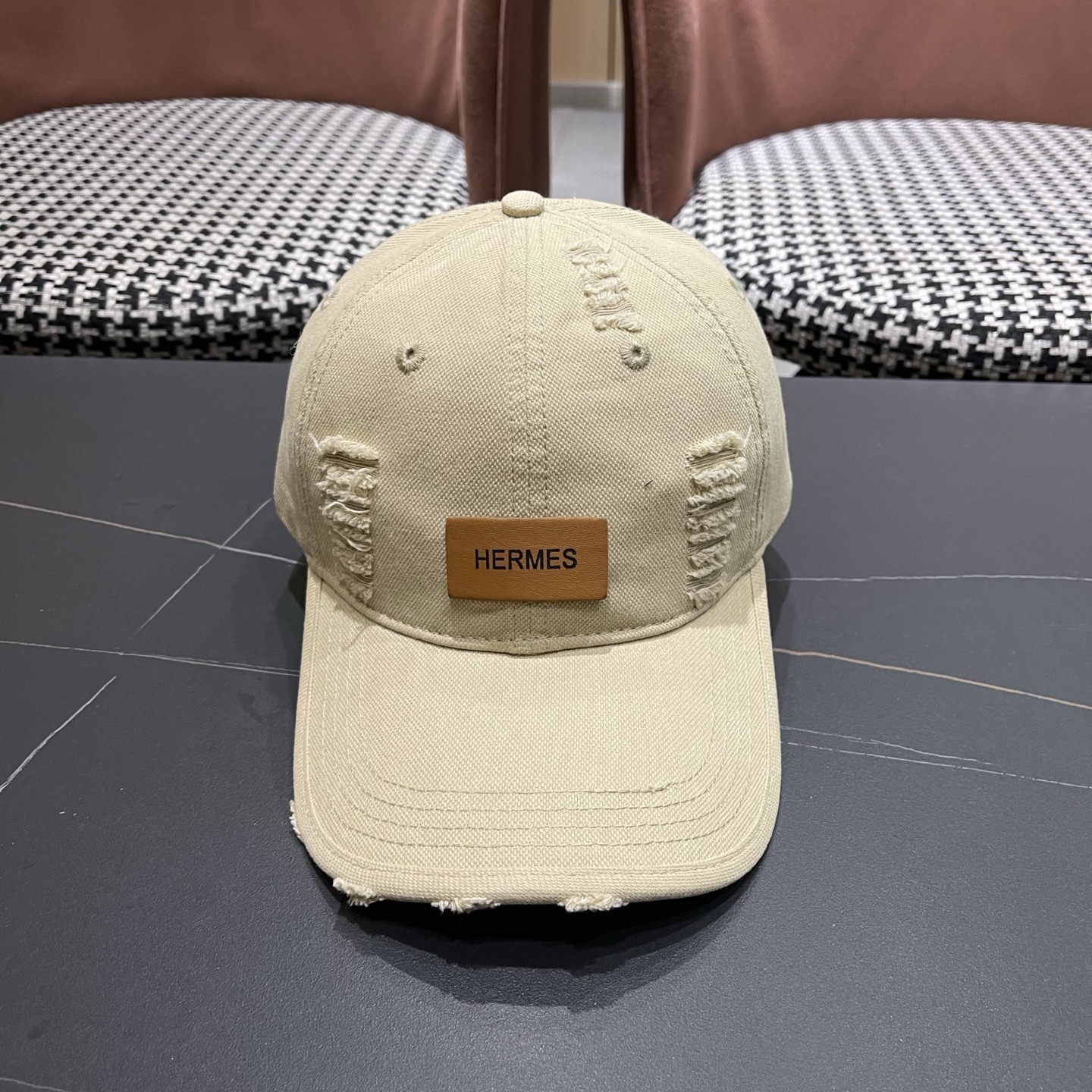 HERMÈS (爱马仕)最新款棒球帽 做工细致，时尚帅气质量超赞！