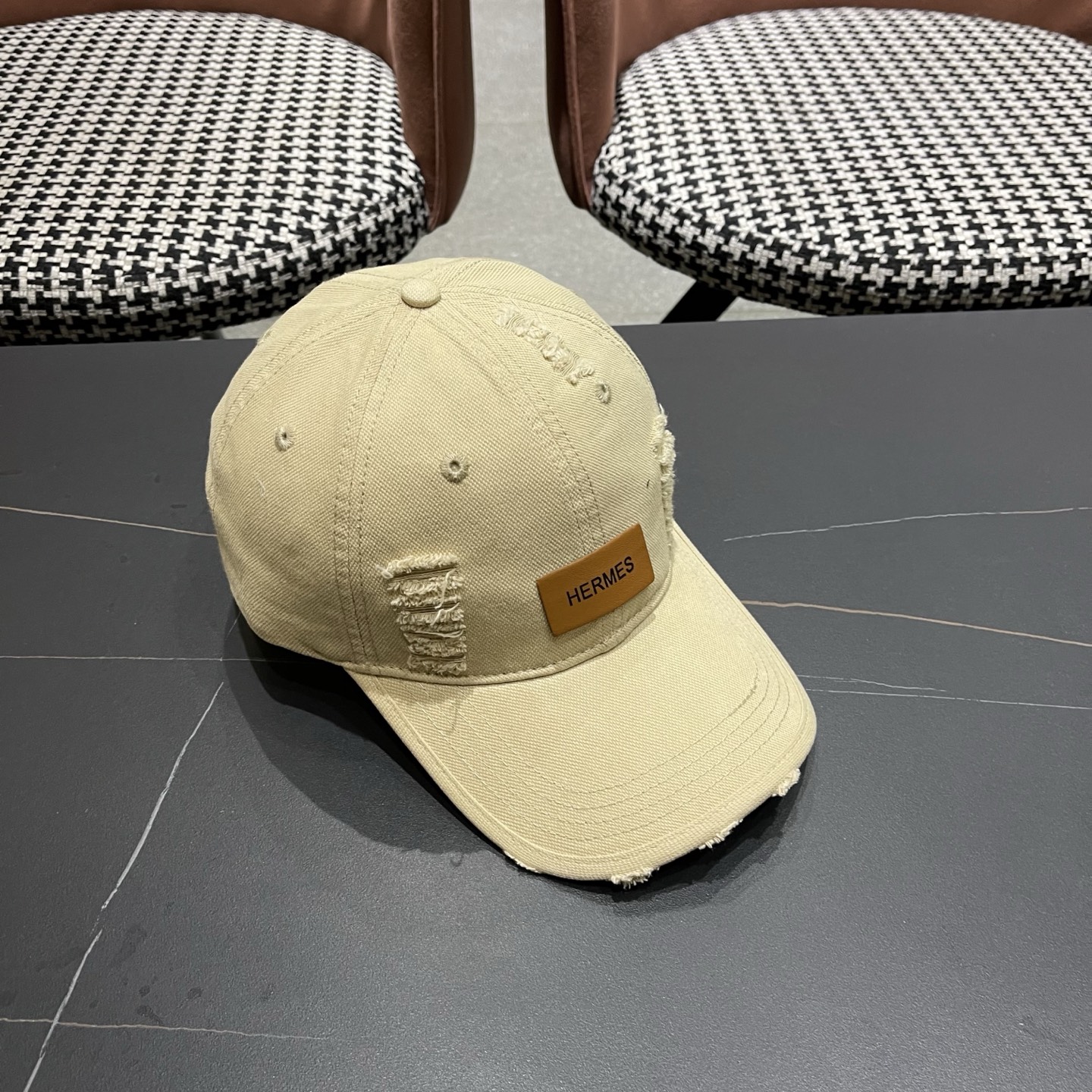 HERMÈS (爱马仕)最新款棒球帽 做工细致，时尚帅气质量超赞！