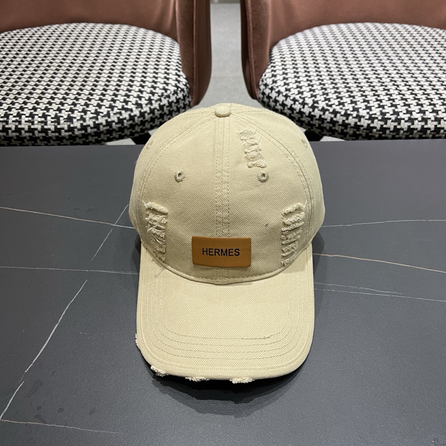 HERMÈS (爱马仕)最新款棒球帽 做工细致，时尚帅气质量超赞！