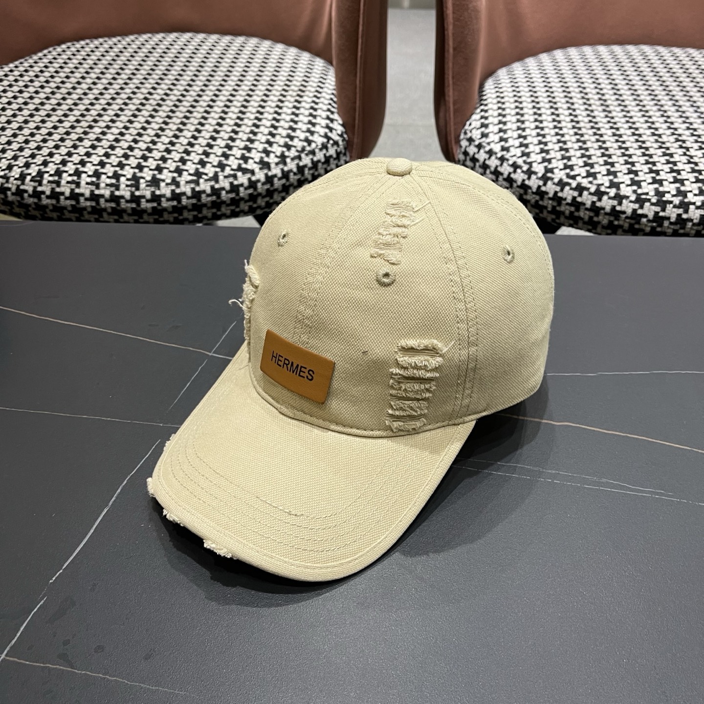 HERMÈS (爱马仕)最新款棒球帽 做工细致，时尚帅气质量超赞！