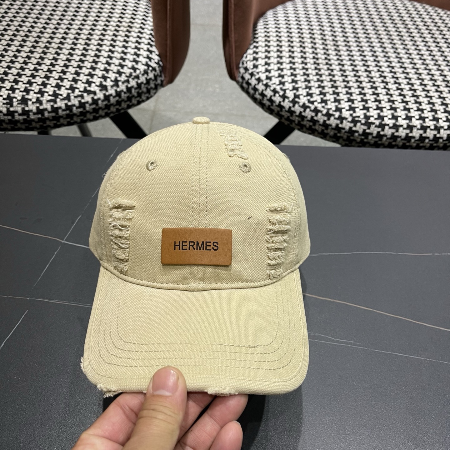 HERMÈS (爱马仕)最新款棒球帽 做工细致，时尚帅气质量超赞！