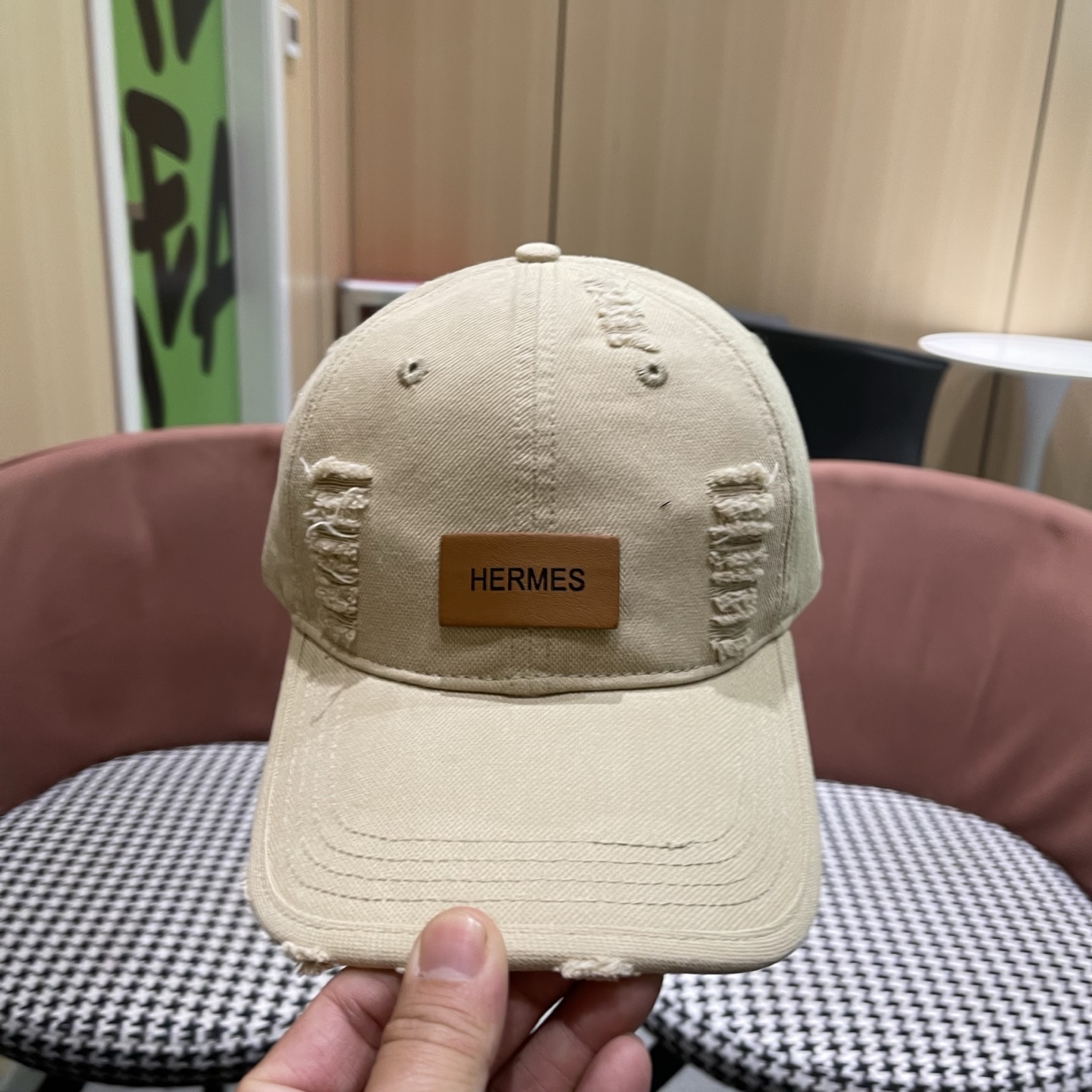 HERMÈS (爱马仕)最新款棒球帽 做工细致，时尚帅气质量超赞！