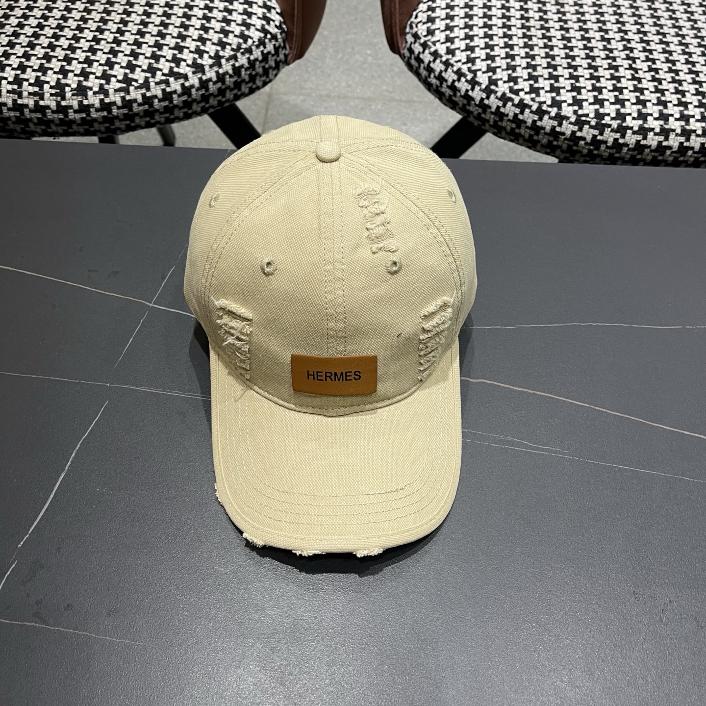 HERMÈS (爱马仕)最新款棒球帽 做工细致，时尚帅气质量超赞！