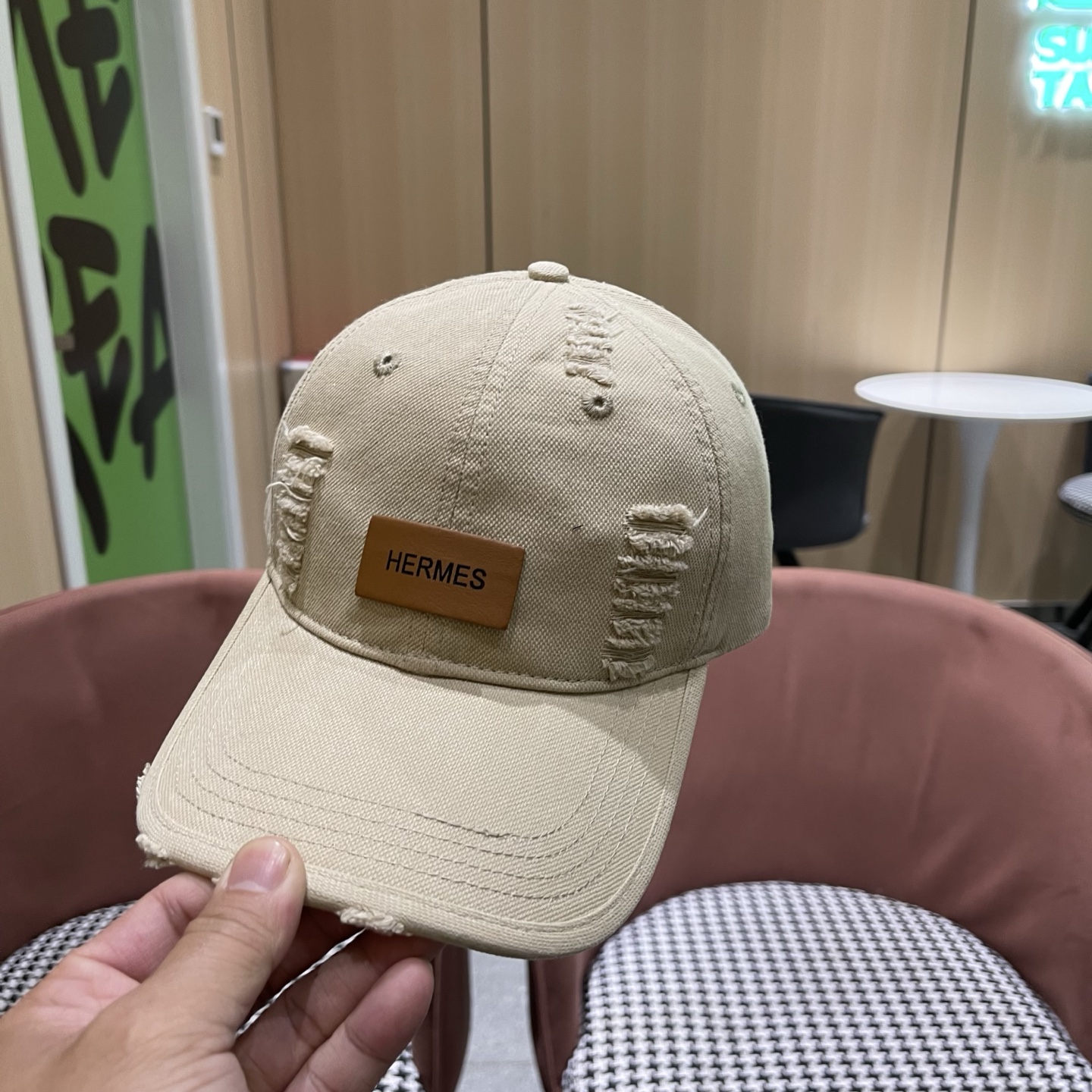 HERMÈS (爱马仕)最新款棒球帽 做工细致，时尚帅气质量超赞！