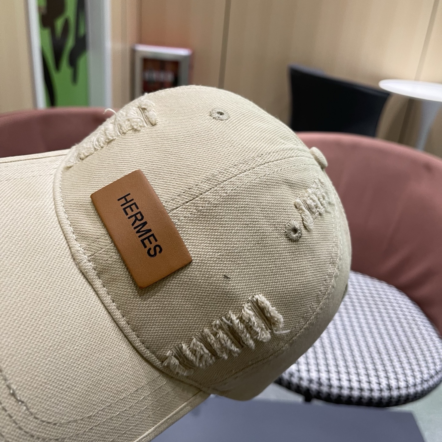 HERMÈS (爱马仕)最新款棒球帽 做工细致，时尚帅气质量超赞！