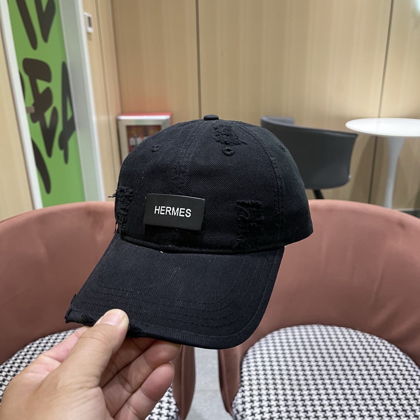 HERMÈS (爱马仕)最新款棒球帽 做工细致，时尚帅气质量超赞！