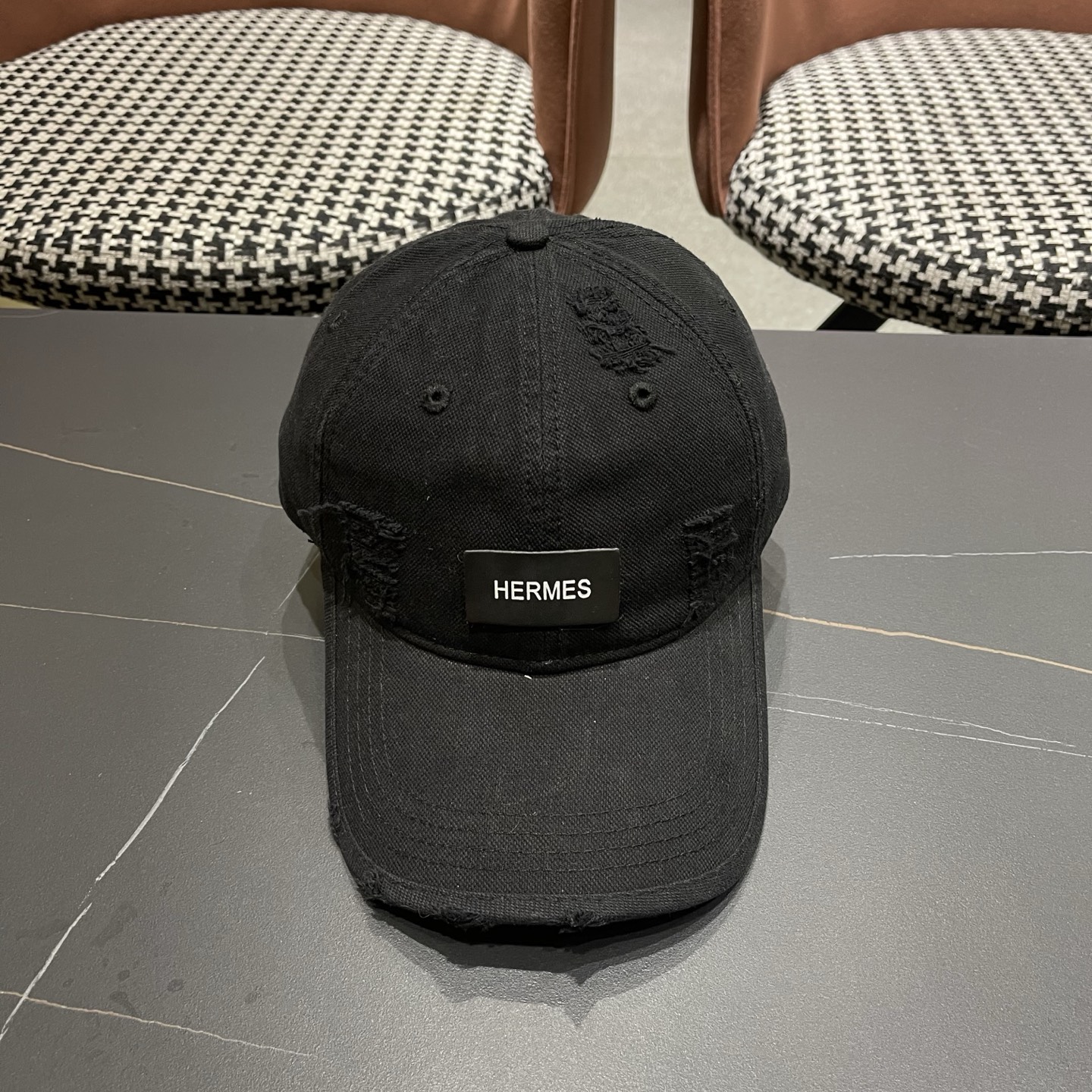 HERMÈS (爱马仕)最新款棒球帽 做工细致，时尚帅气质量超赞！