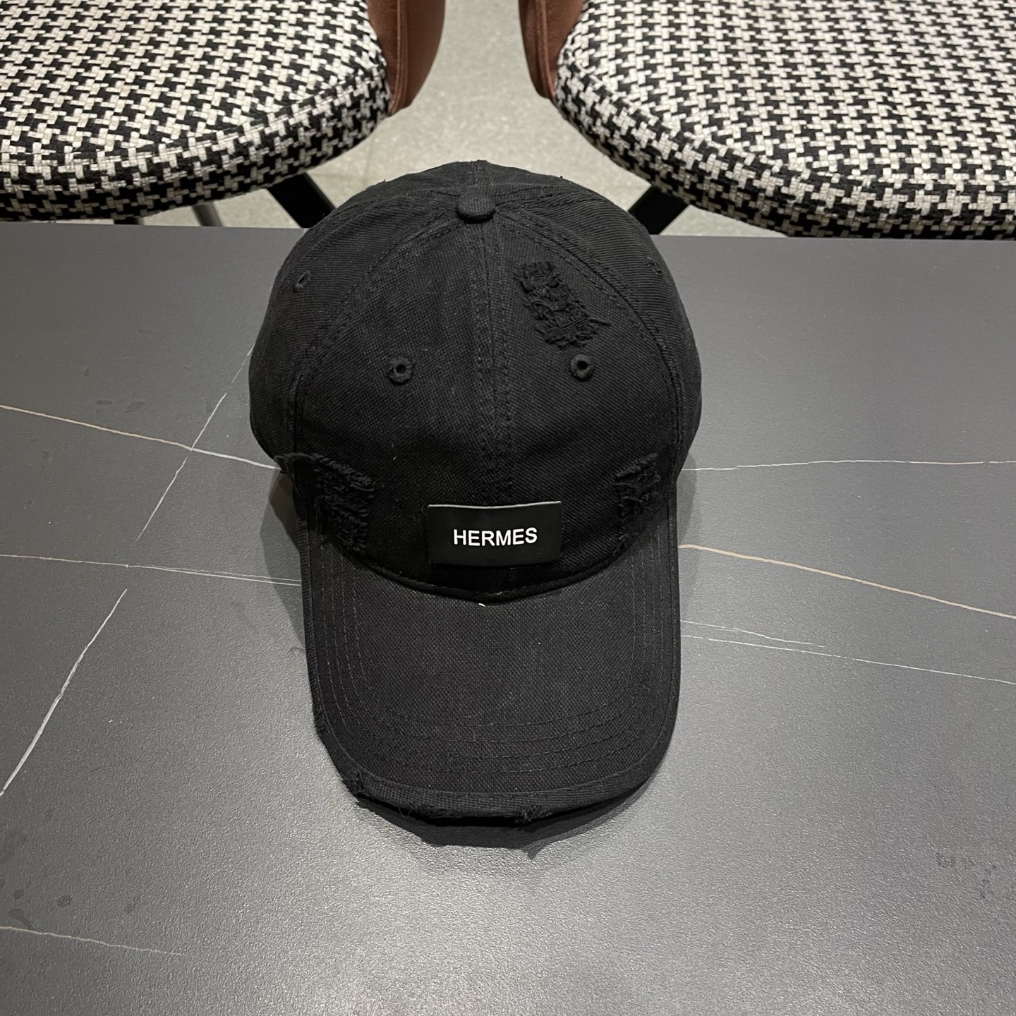 HERMÈS (爱马仕)最新款棒球帽 做工细致，时尚帅气质量超赞！