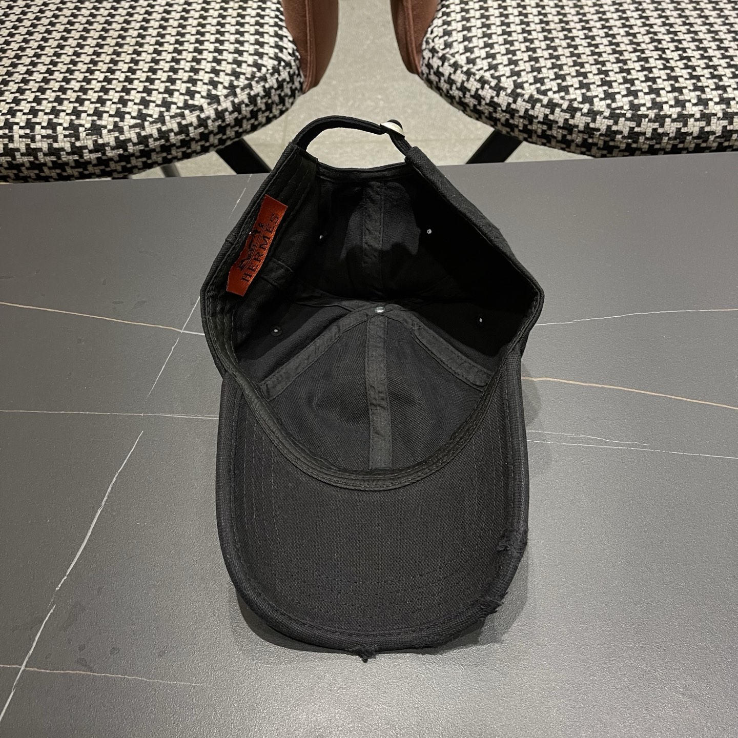 HERMÈS (爱马仕)最新款棒球帽 做工细致，时尚帅气质量超赞！