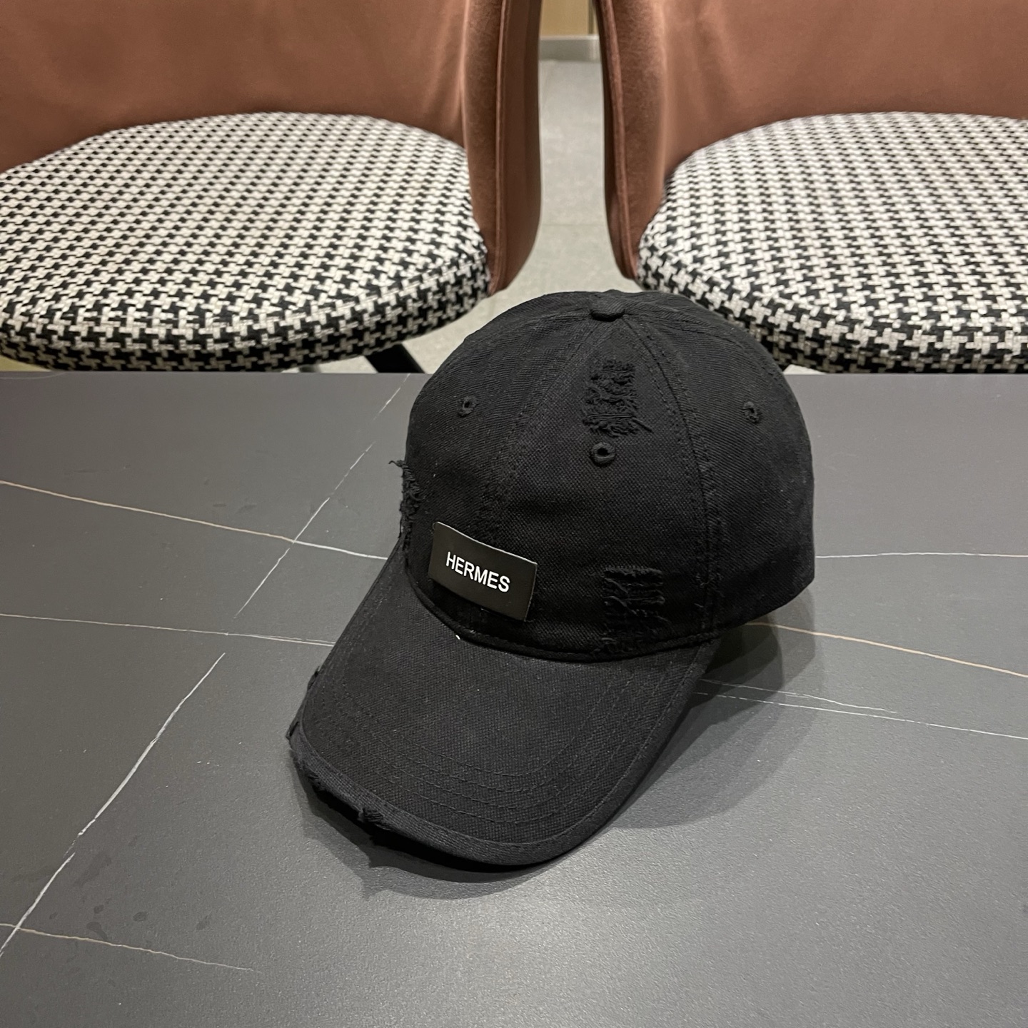 HERMÈS (爱马仕)最新款棒球帽 做工细致，时尚帅气质量超赞！